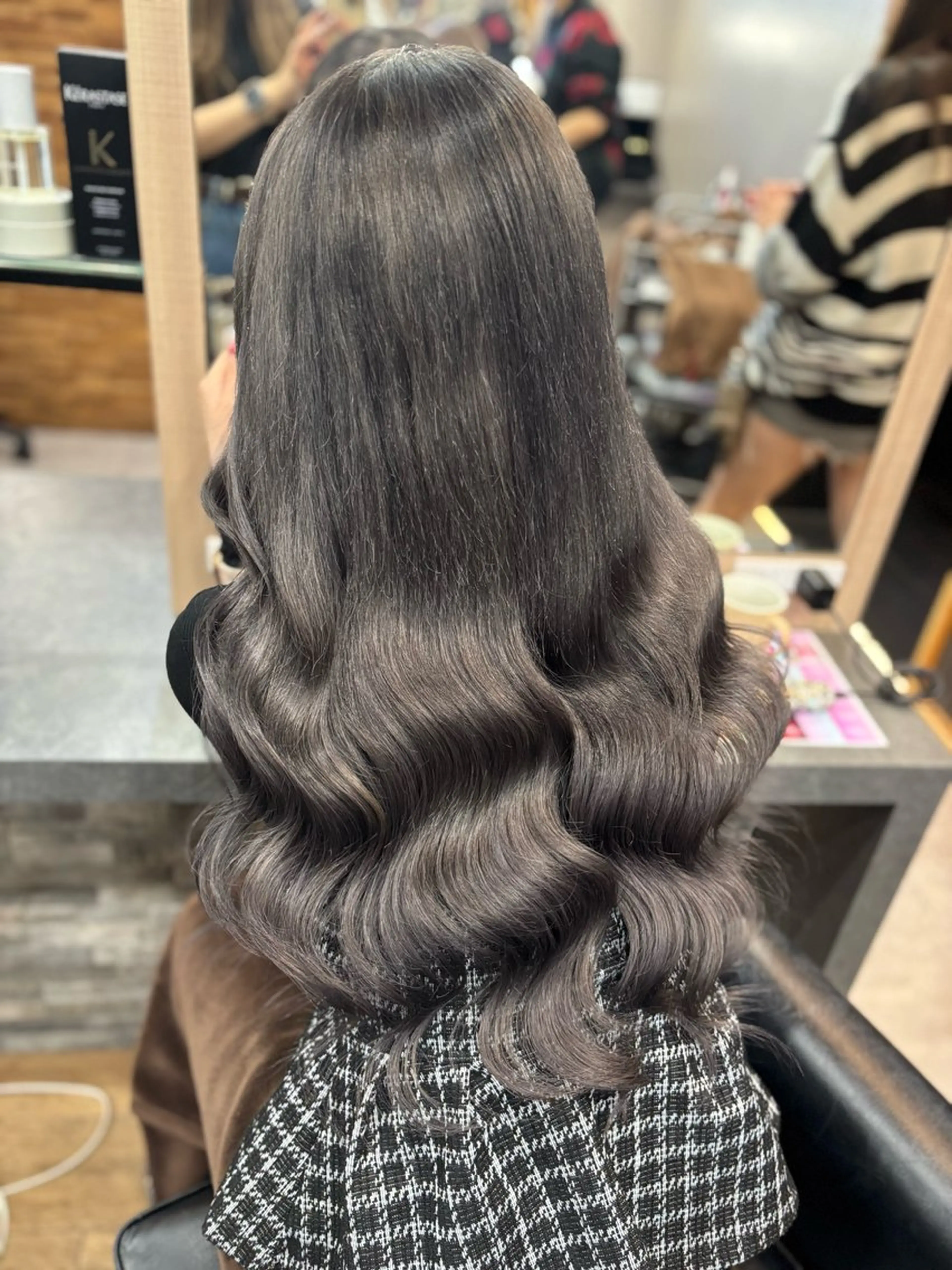 ロング カラー アッシュ ブリーチ ダークアッシュ ダークグレー ダークグレージュ ヘアカラー エクステ 横浜/エクステ特化× 艶カラー/あいかのヘアスタイル