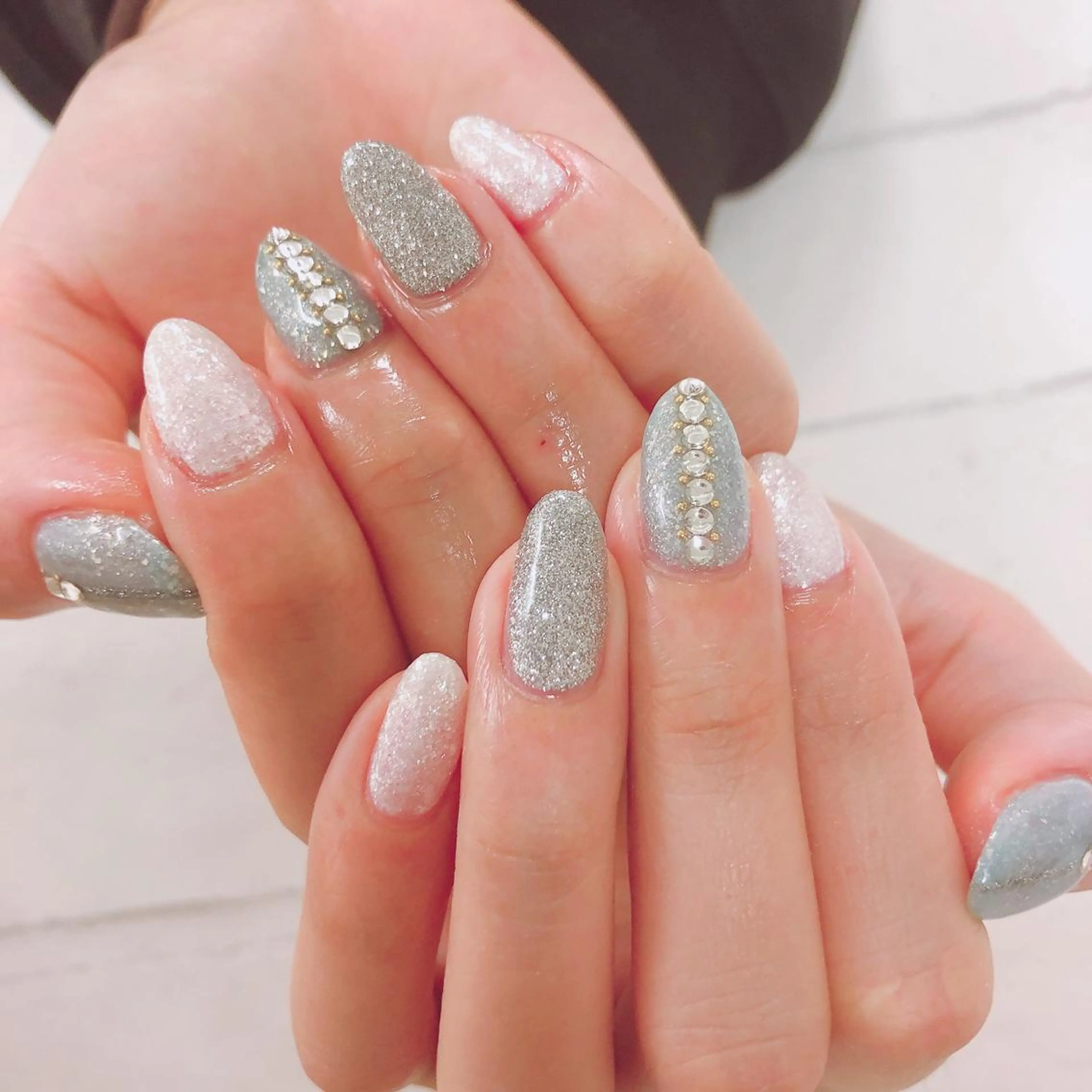 ネイル アートネイル ジェルネイル ラメ(グリッター) ワンカラーネイル ストーンネイル ono megumiのネイルデザイン