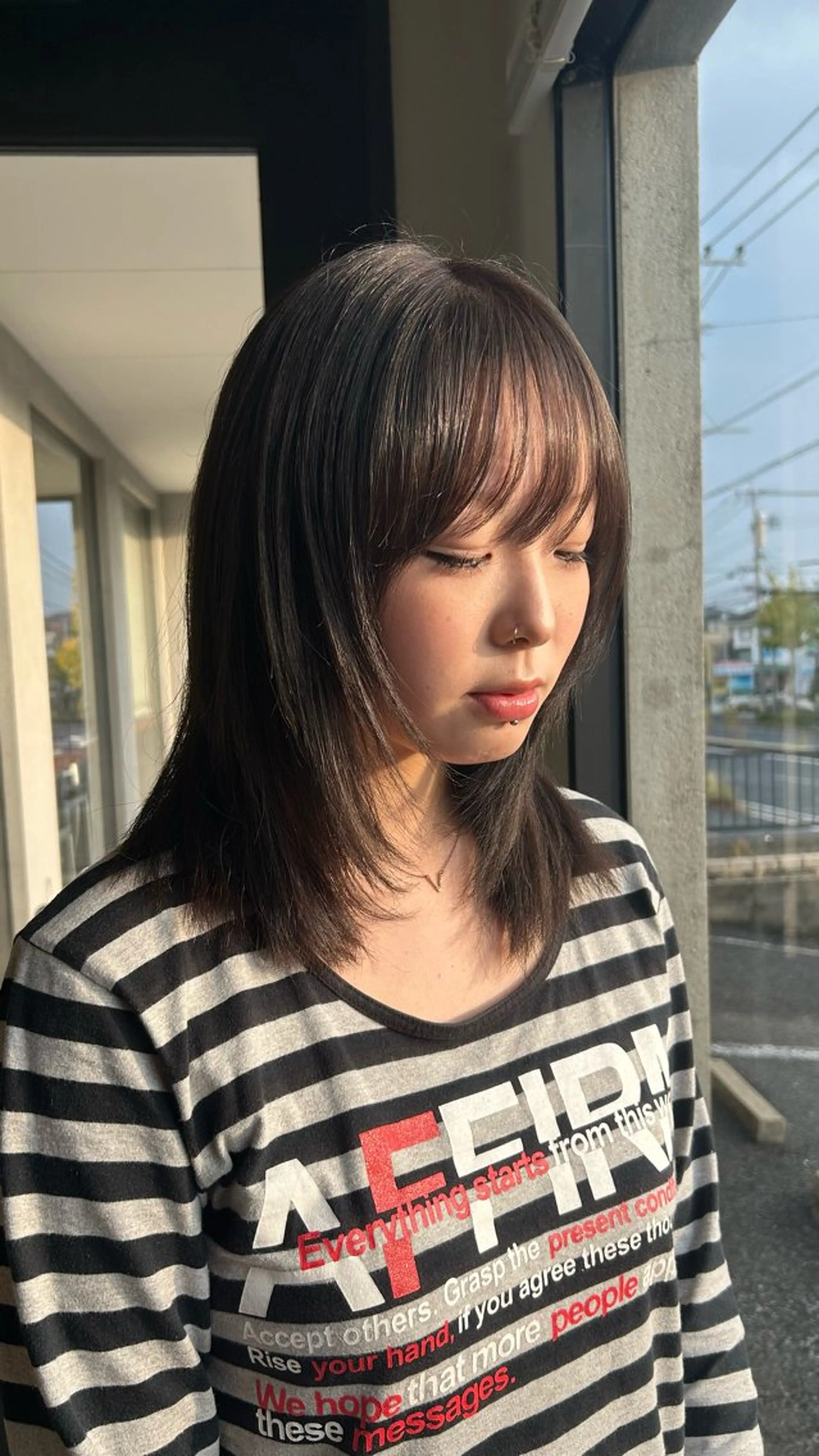 ミディアム カラー グレージュ ミルクティーグレージュ 顔まわりレイヤー 顔周りカット レイヤーカット ★美容柱★ 🔥はると🔥のヘアスタイル