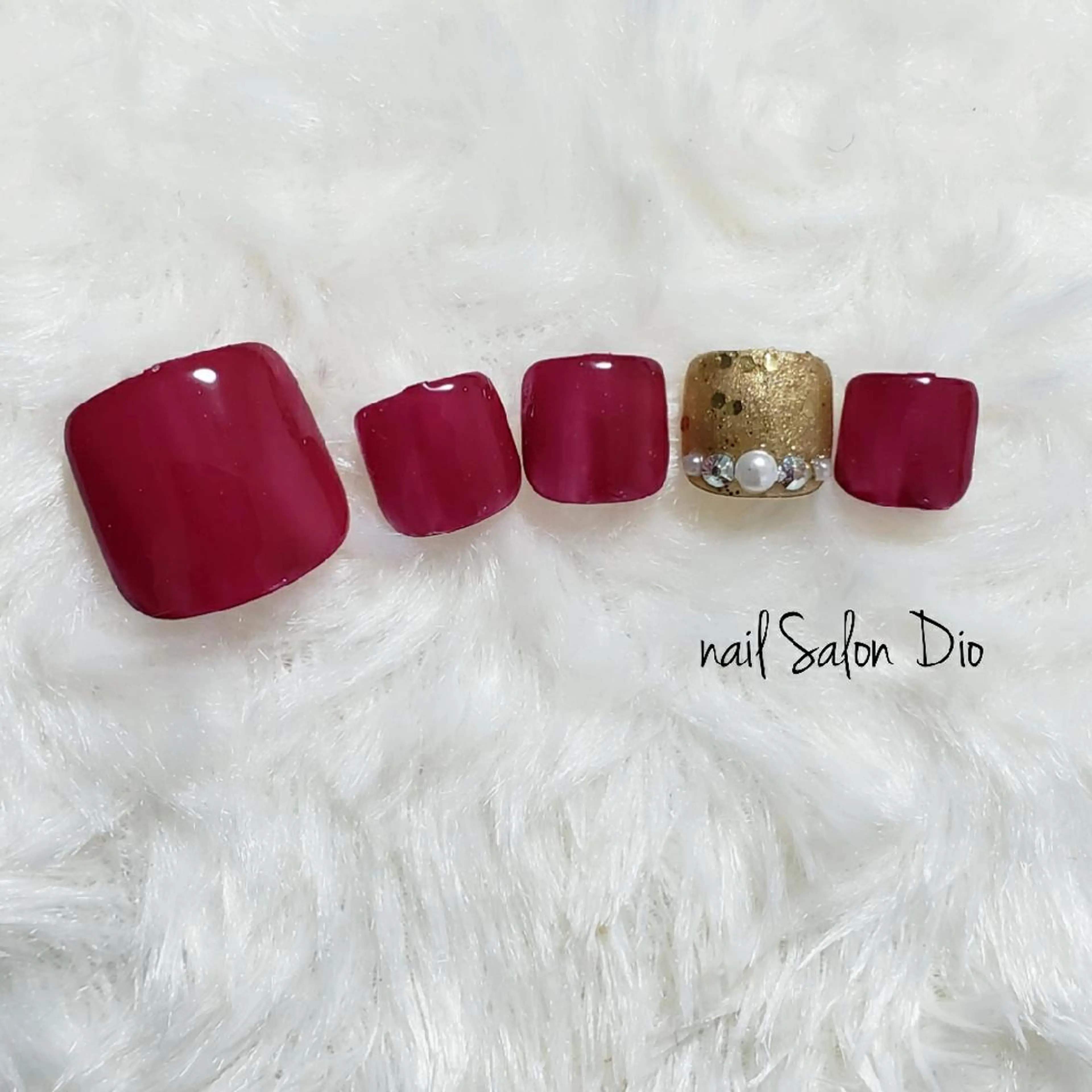 ネイル ボルドー ゴールド フットネイル Nail salon Dioのネイルデザイン