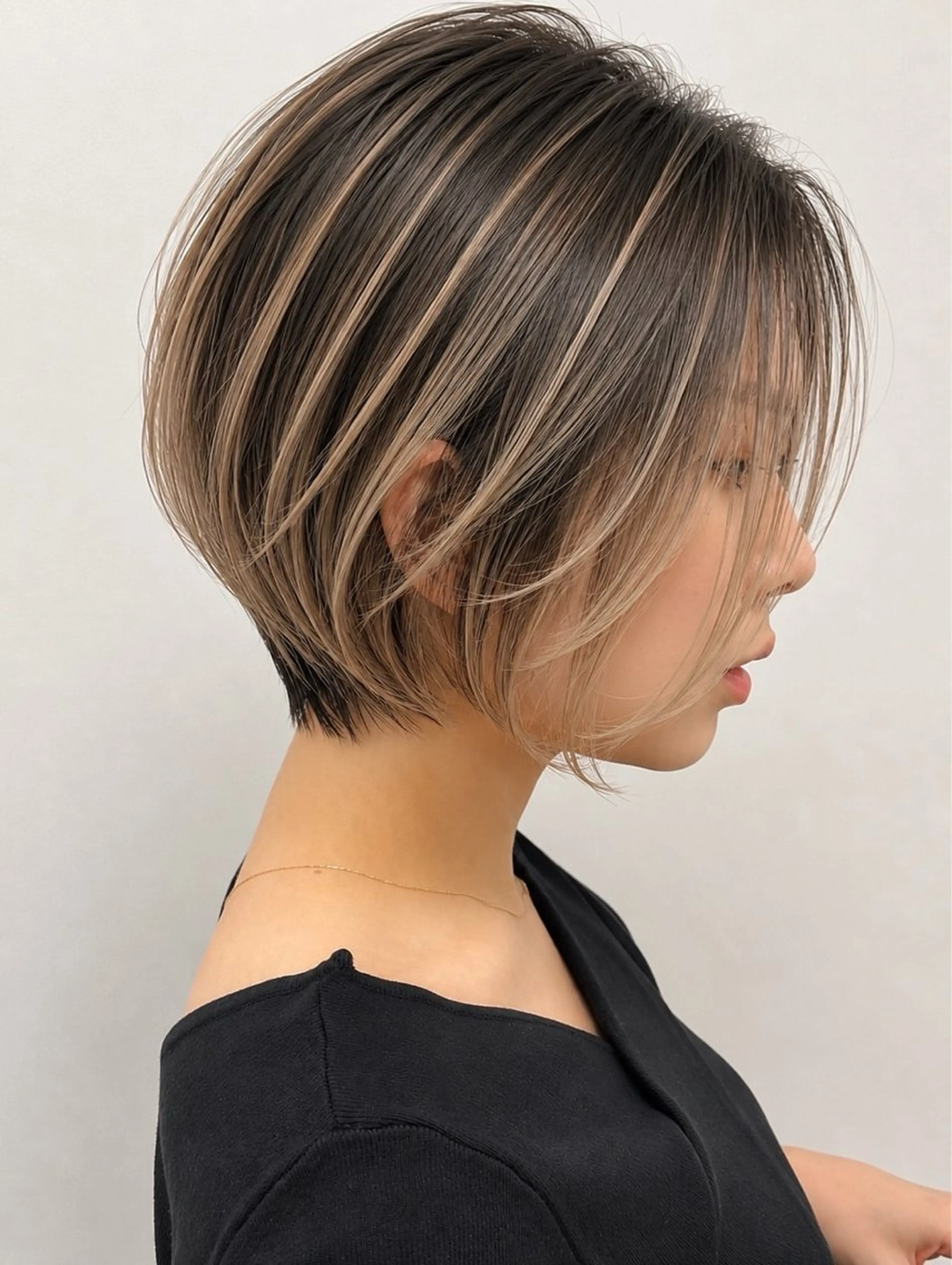 ショート カラー ブリーチ デザインカラー グラデーションカラー ハイライトカラー ハイライト カット ヘアカラー 白髪ぼかし/メイク 40代以上の女性限定のヘアスタイル