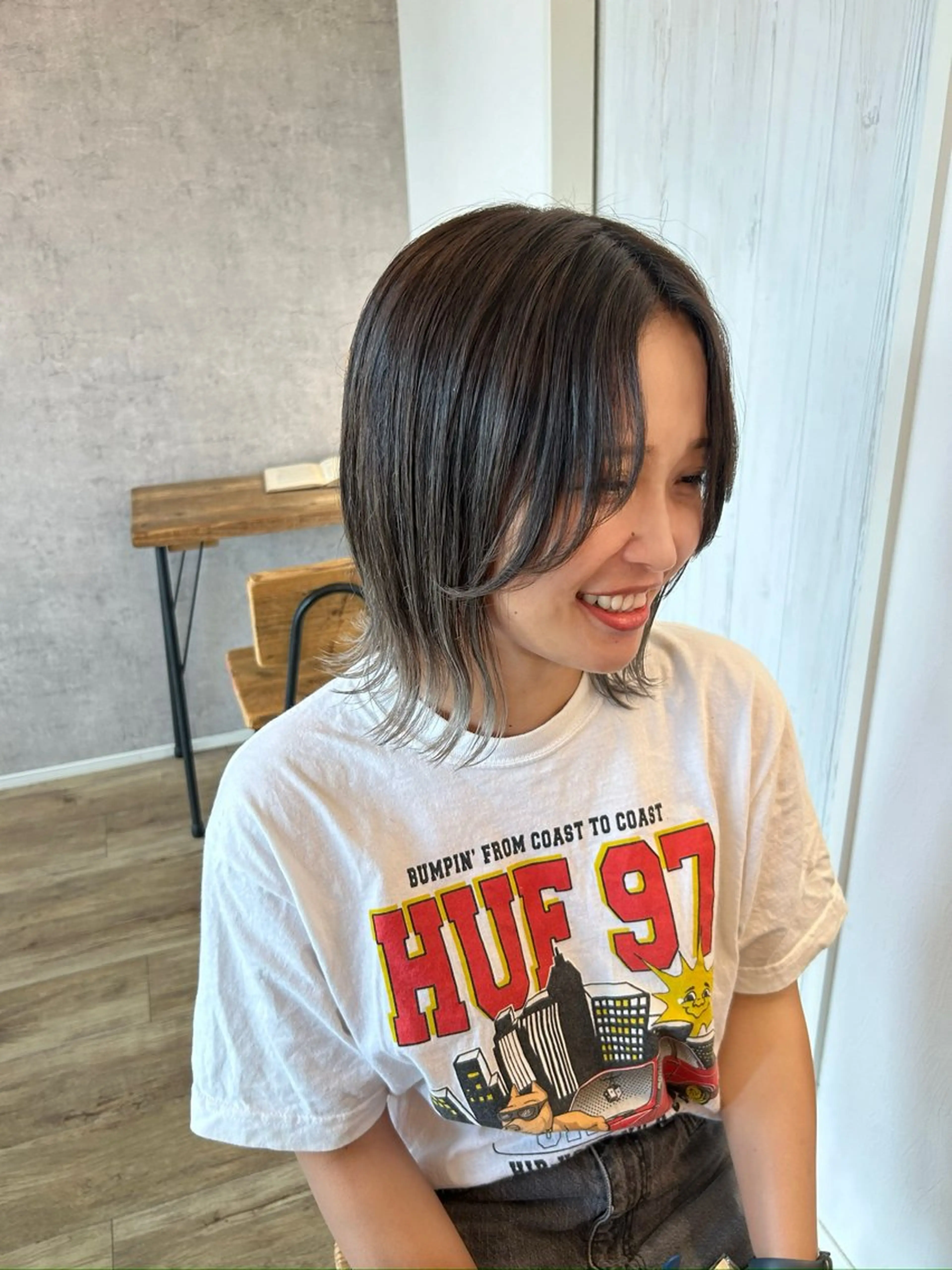 ミディアム カラー 神谷 凪のヘアスタイル