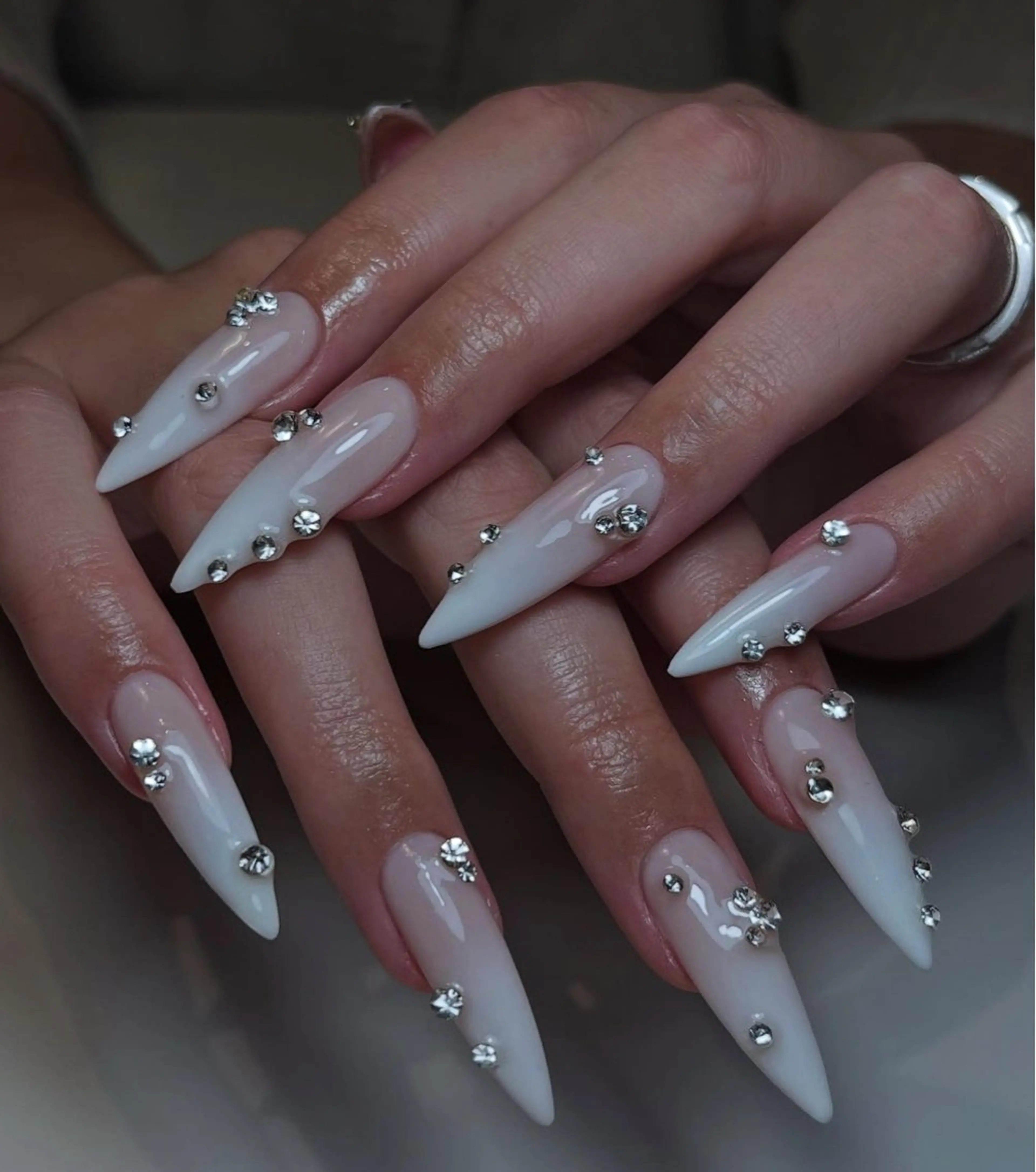 ネイル キラキラネイル マグネットネイル ぷっくりネイル 春ネイル ワンホンネイル ハンドネイル Lyna 池袋のネイルデザイン