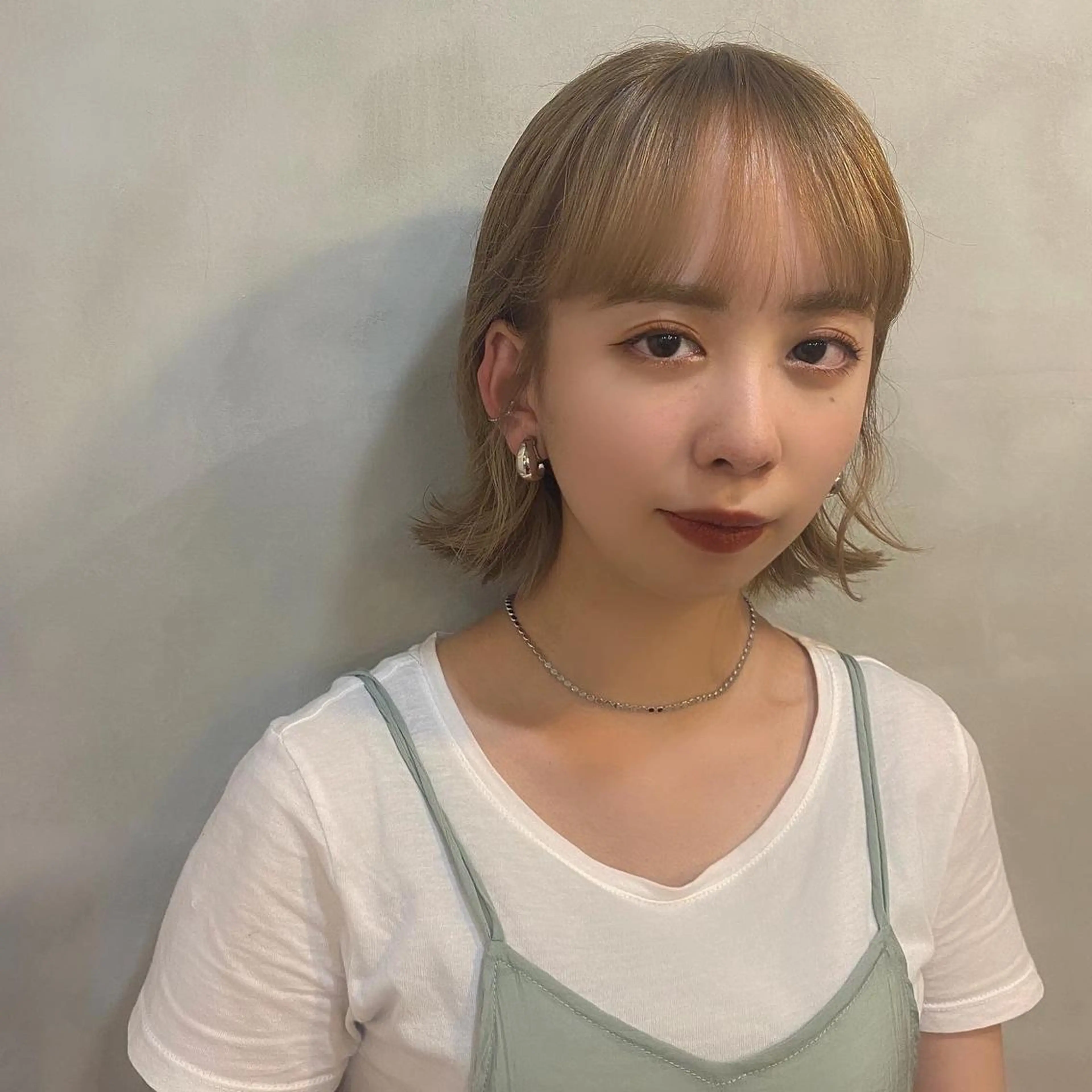 ミディアム カラー ヘアアレンジ ベージュカラー ブリーチ ハイトーン/透け感 カラー🎀真香のヘアスタイル