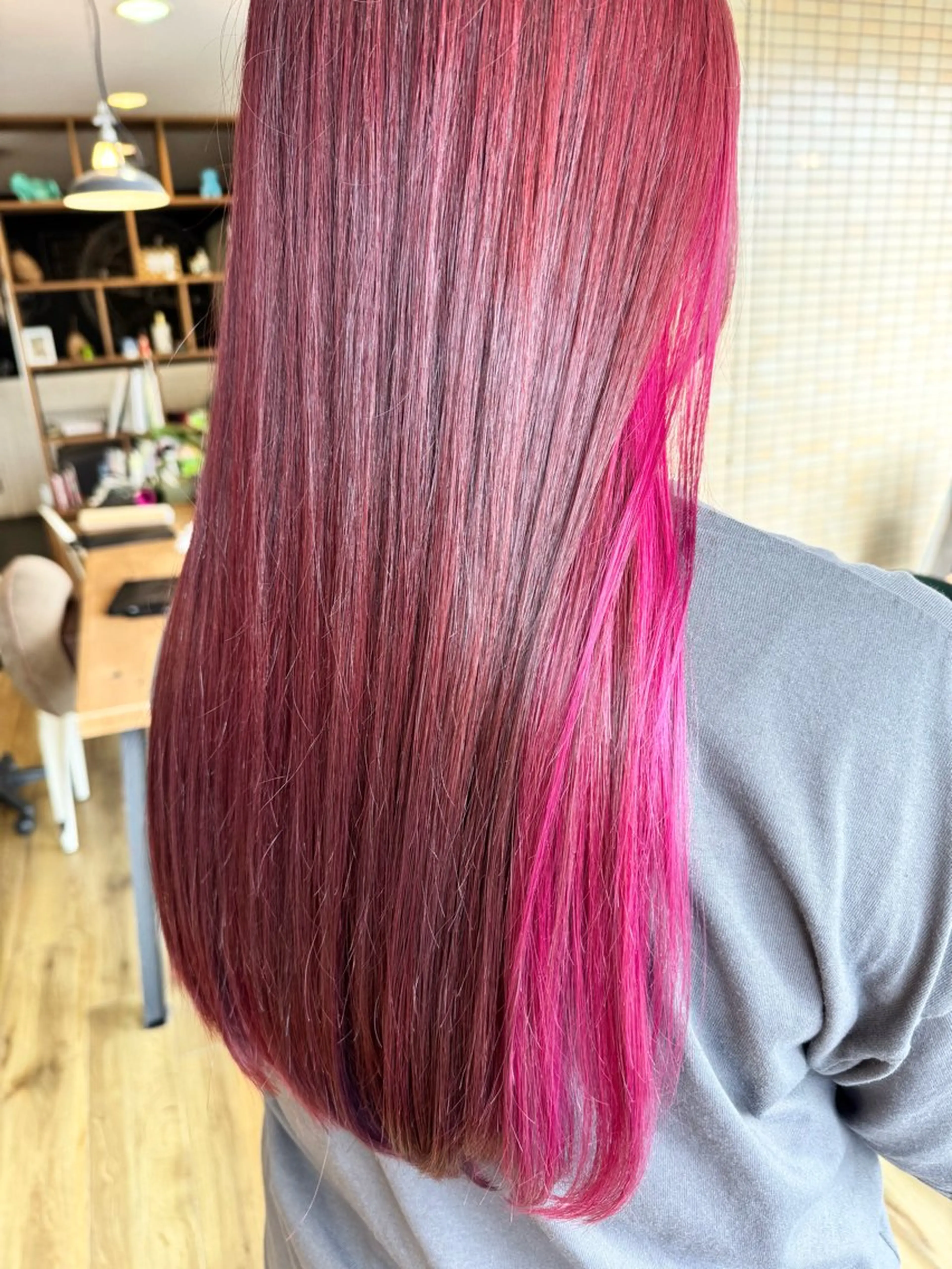 ロング カラー ブリーチ カット ヘアカラー トリートメント ツキダテ ユイのヘアスタイル