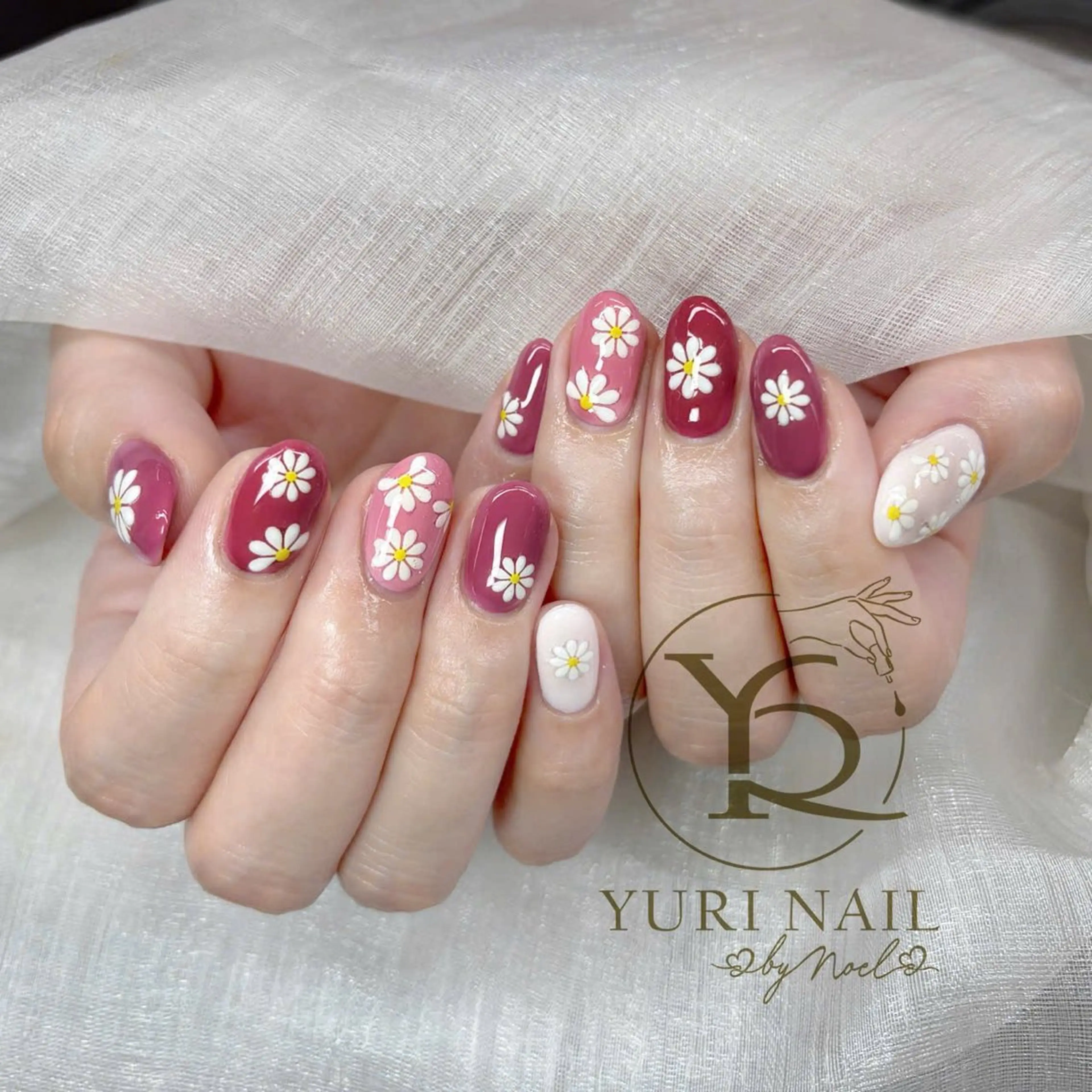 ネイル オーロラネイル ブルー チークネイル フットネイル フレンチネイル ハンドネイル フットネイル ハンドケア YURI Nail Funabashiのネイルデザイン