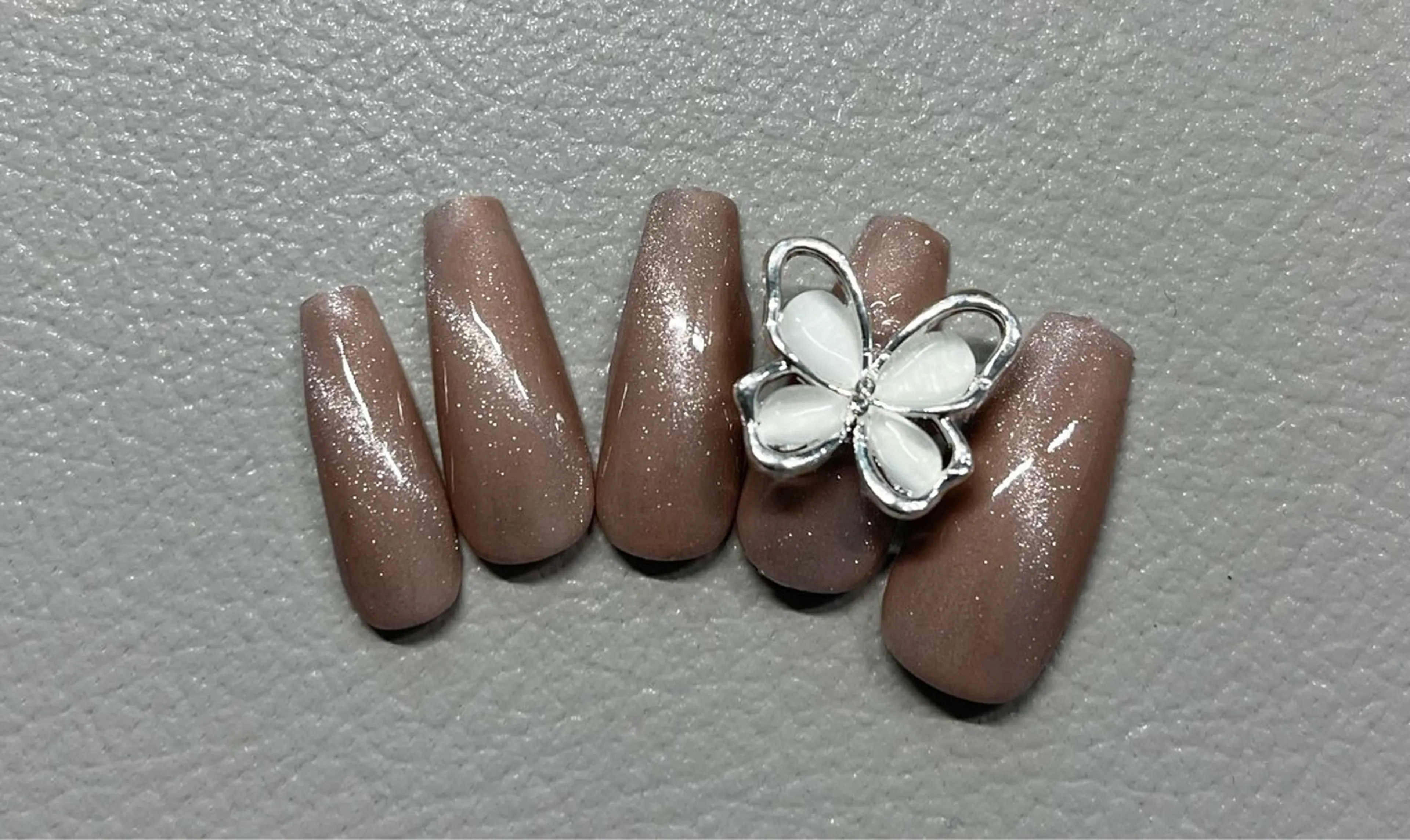 ネイル 鈴木 愛のネイルデザイン