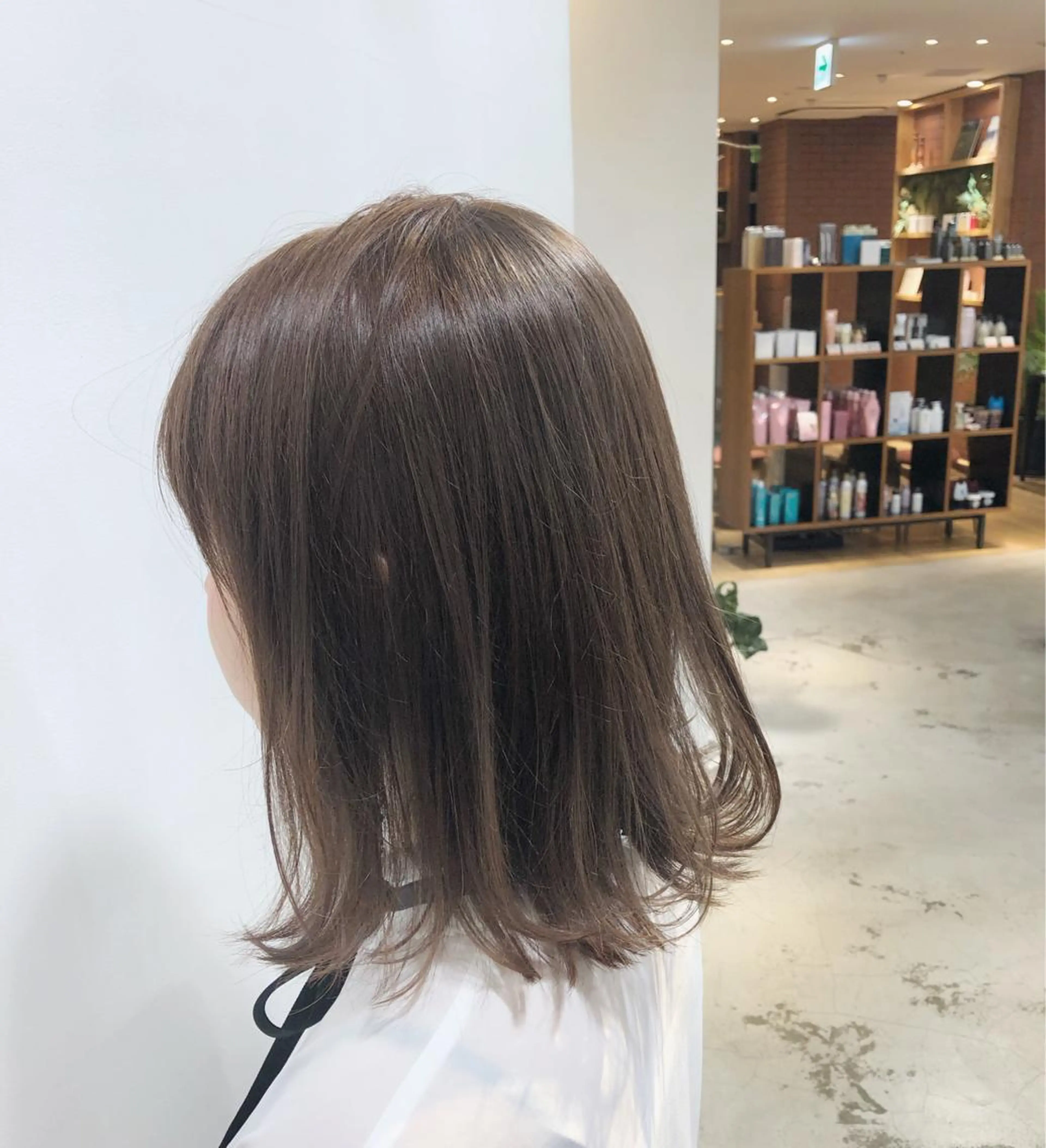 ミディアム ボブ カット ヘアカラー 徳本 駿太のヘアスタイル