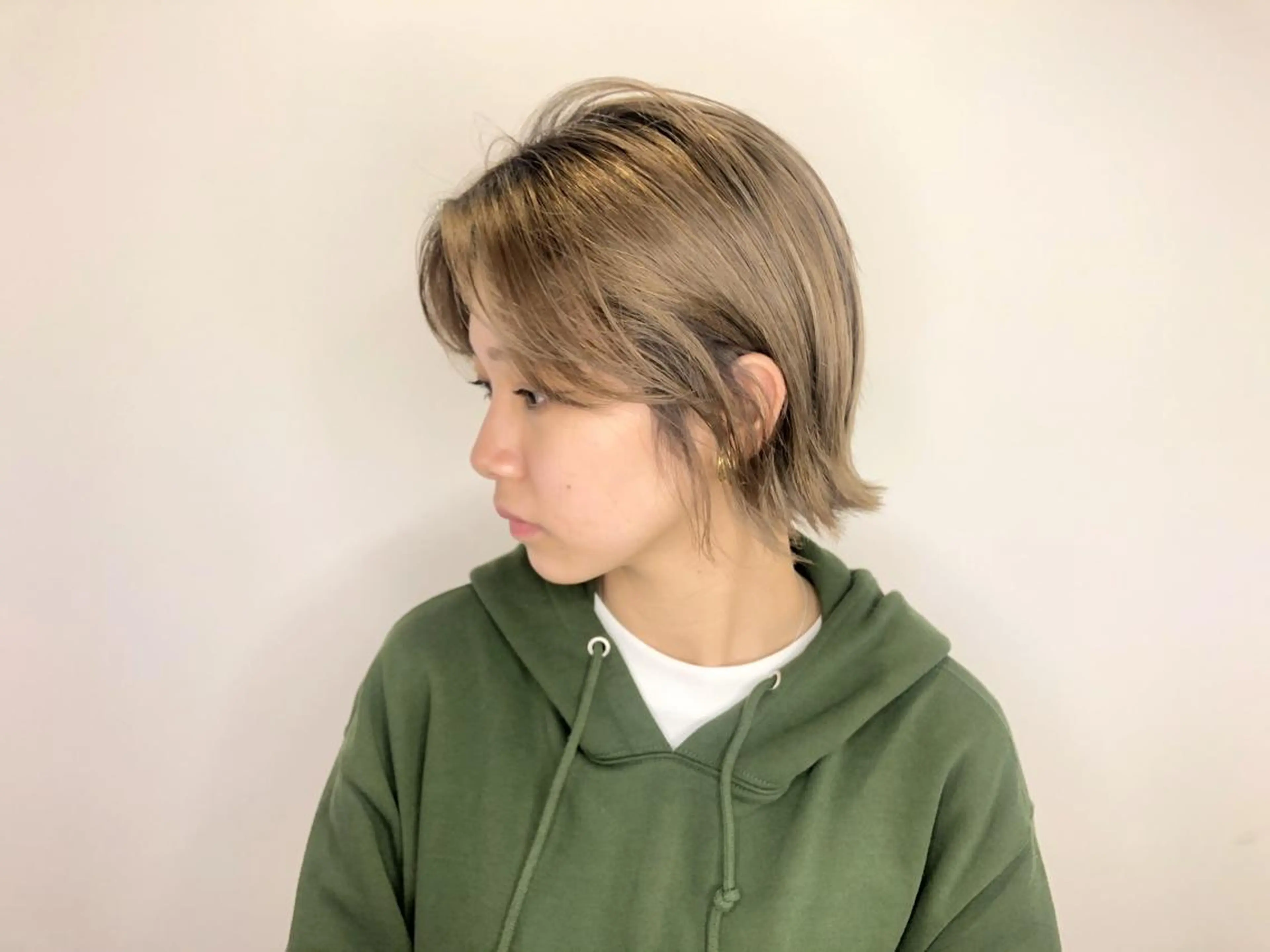 ショート ヘアカラー 関 京磨のヘアスタイル