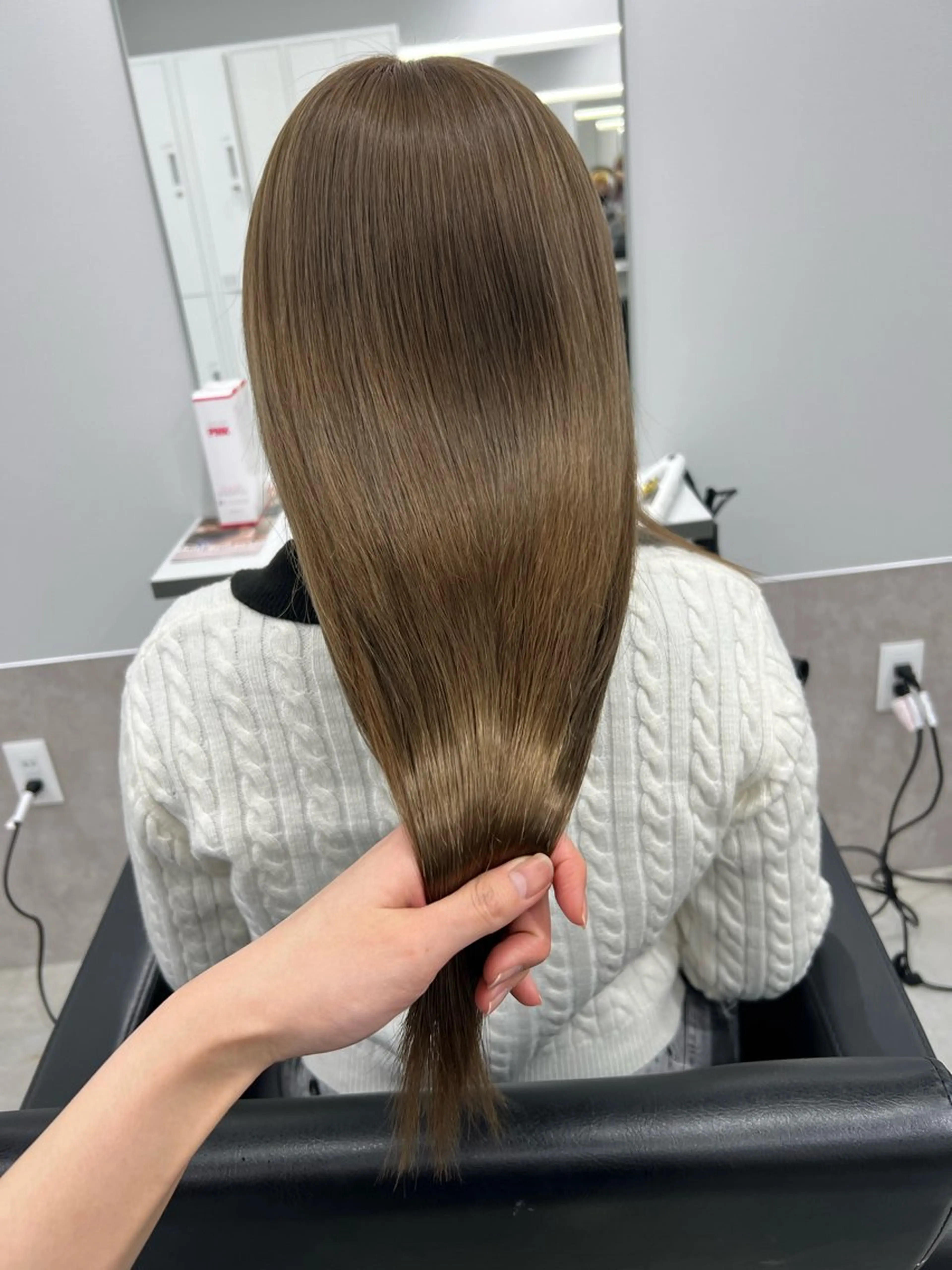 ロング ヘアカラー maya レイヤーカットのヘアスタイル