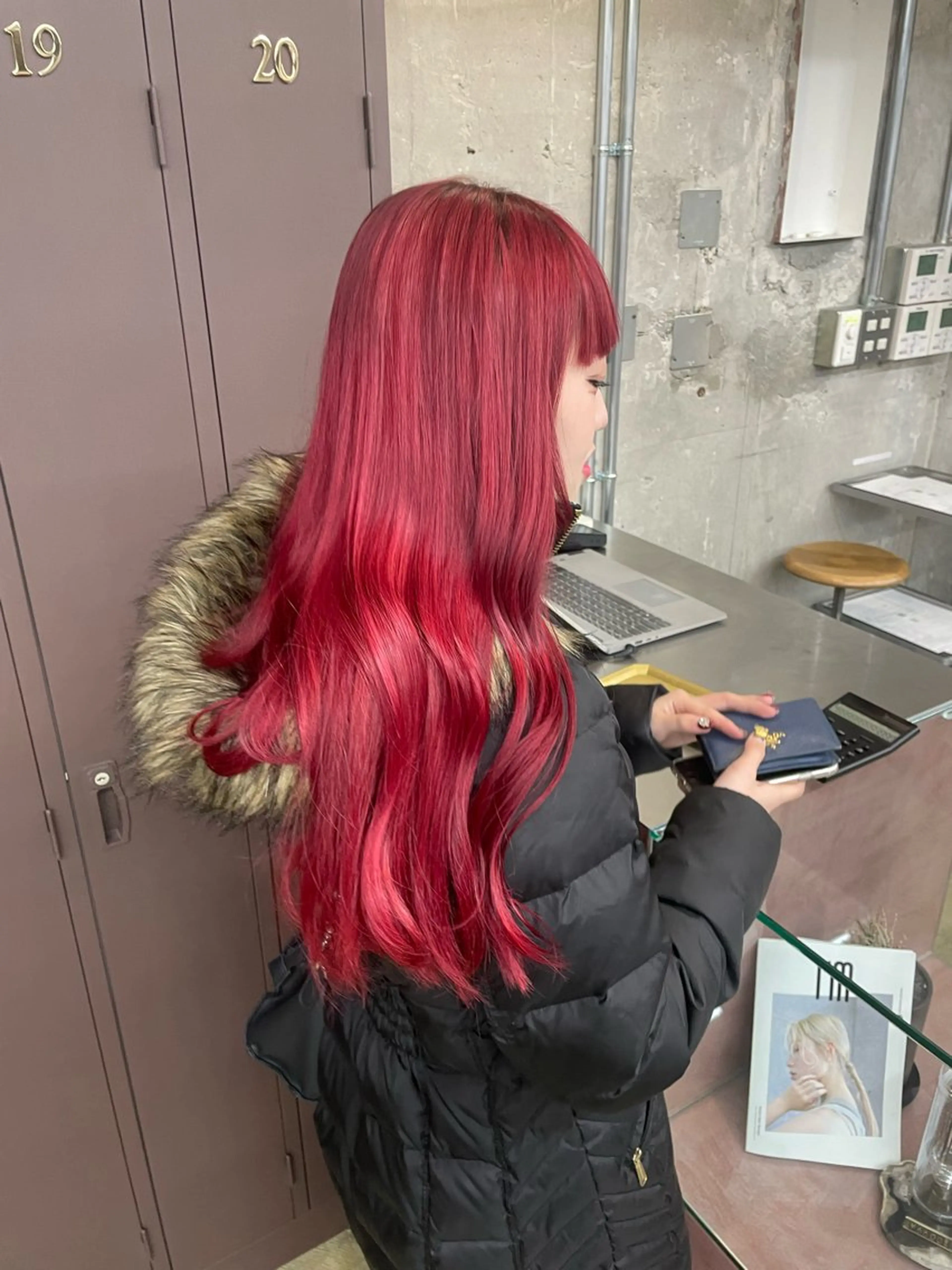 ロング カット ヘアカラー 鈴木瑛里／ブロンド ベージュ／男女のヘアスタイル