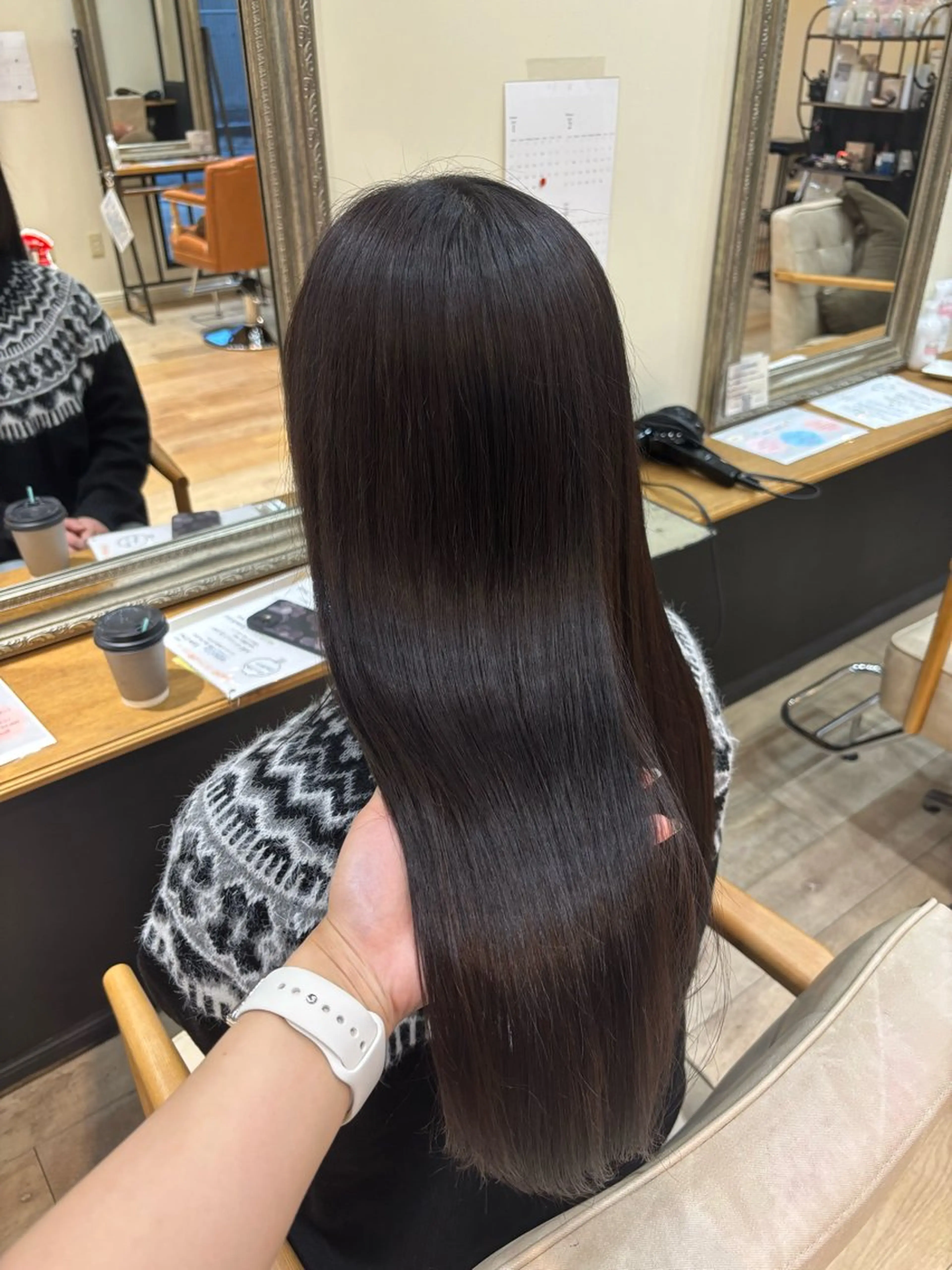 カラー ヘアカラー トリートメント しおり🍬 KOKORO🤍のヘアスタイル