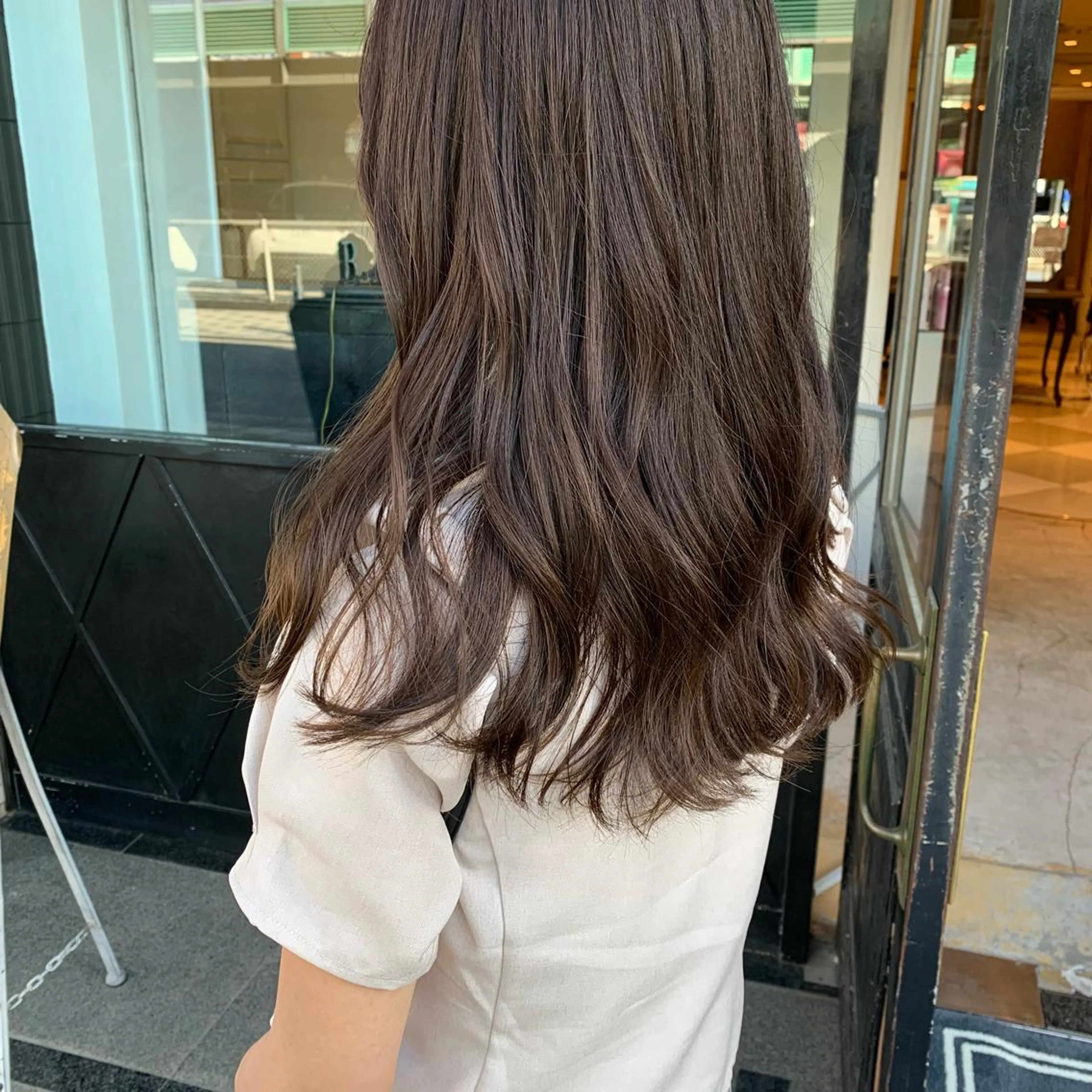 ロング カラー カット トリートメント SAKINO. ベージュカラーのヘアスタイル