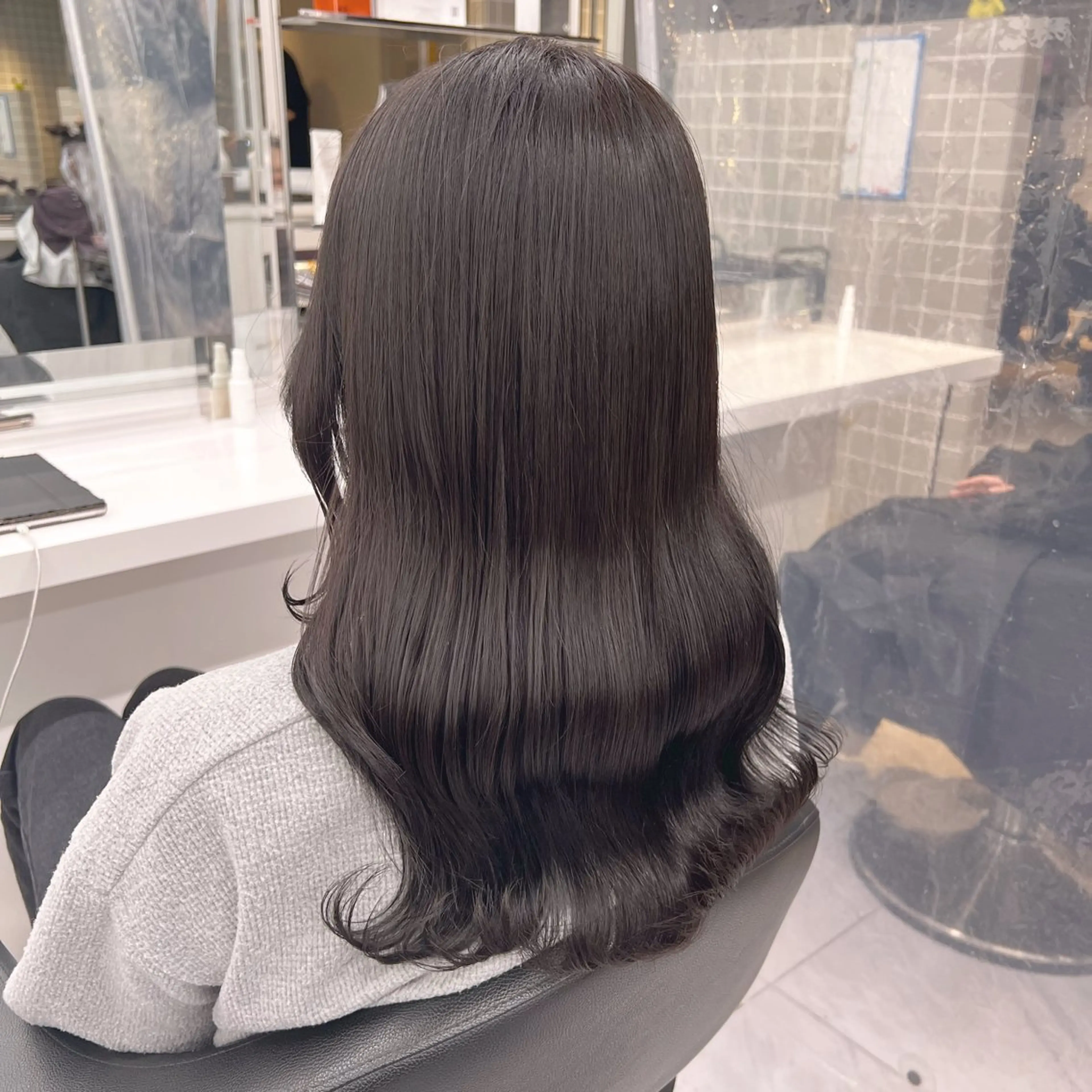ミディアム カラー ヘアアレンジ ヘアカラー トリートメント ヘッドスパ ヘアセット 韓国風ベージュ🤎 赤みなし🌿横浜🤎のヘアスタイル