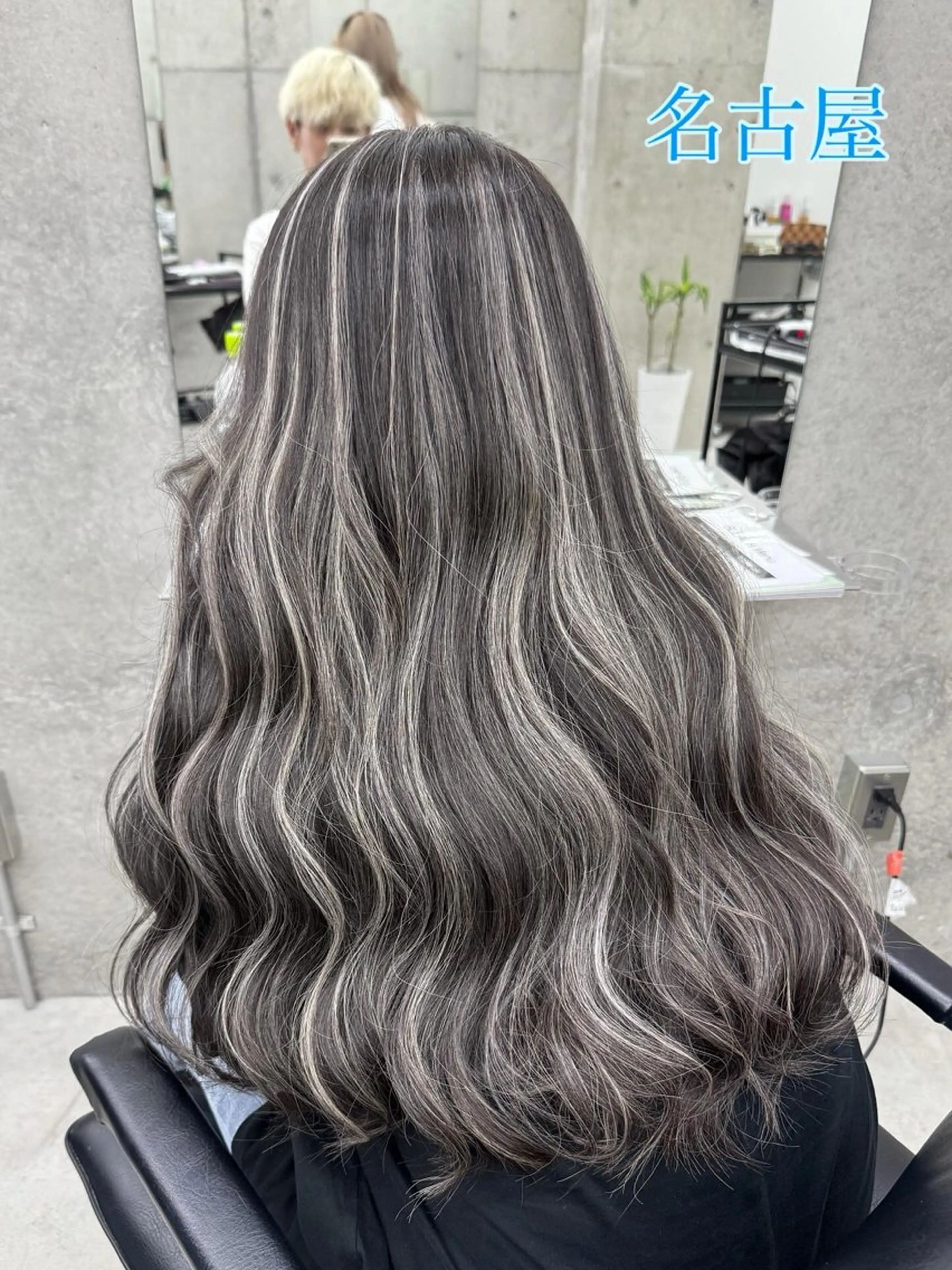 カラー ブリーチ ケアブリーチ ハイライトカラー 田中 莉香のヘアスタイル