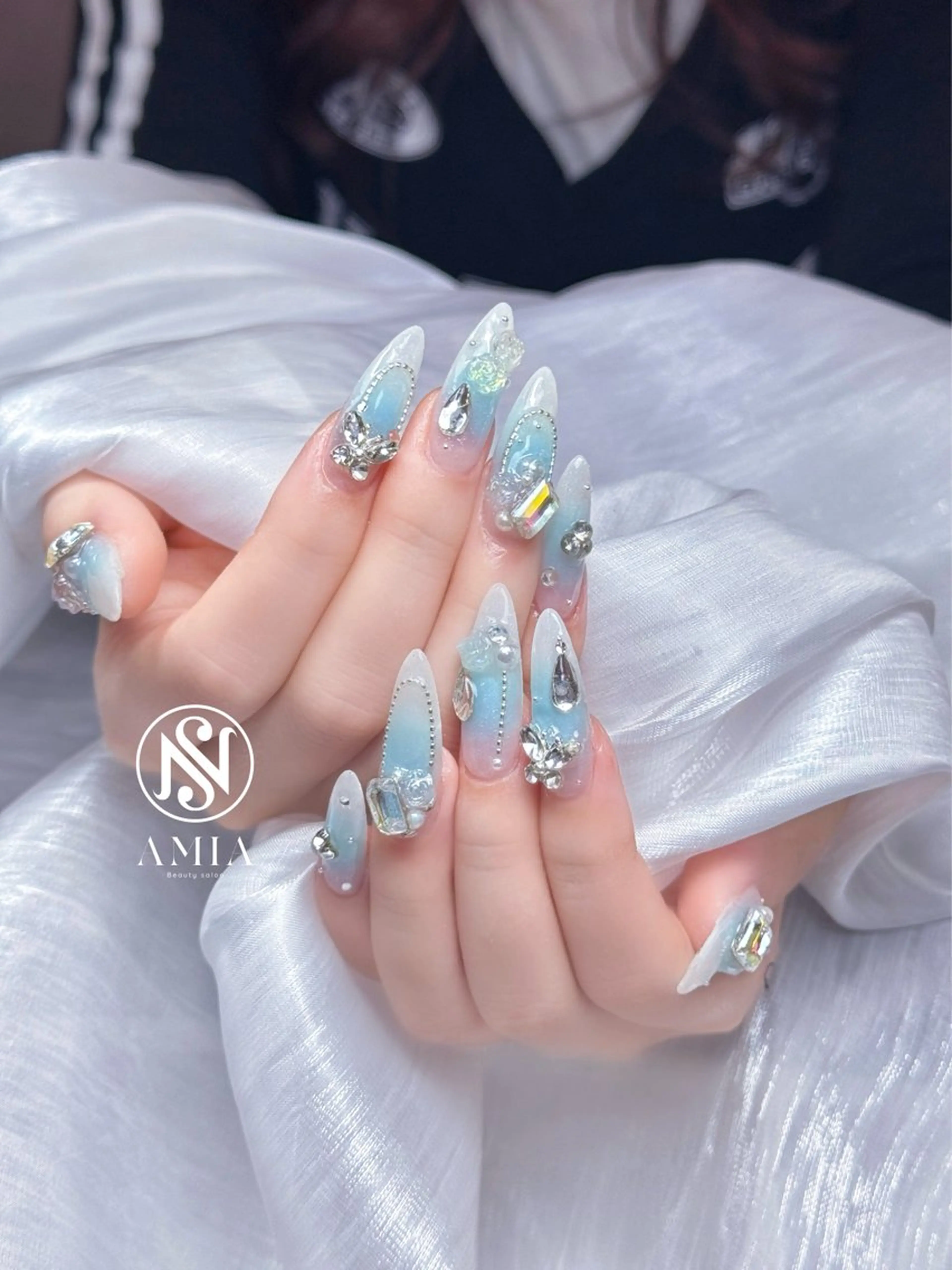 ロング ハンドネイル 🌟AMIA BEAUTY🌟のネイルデザイン