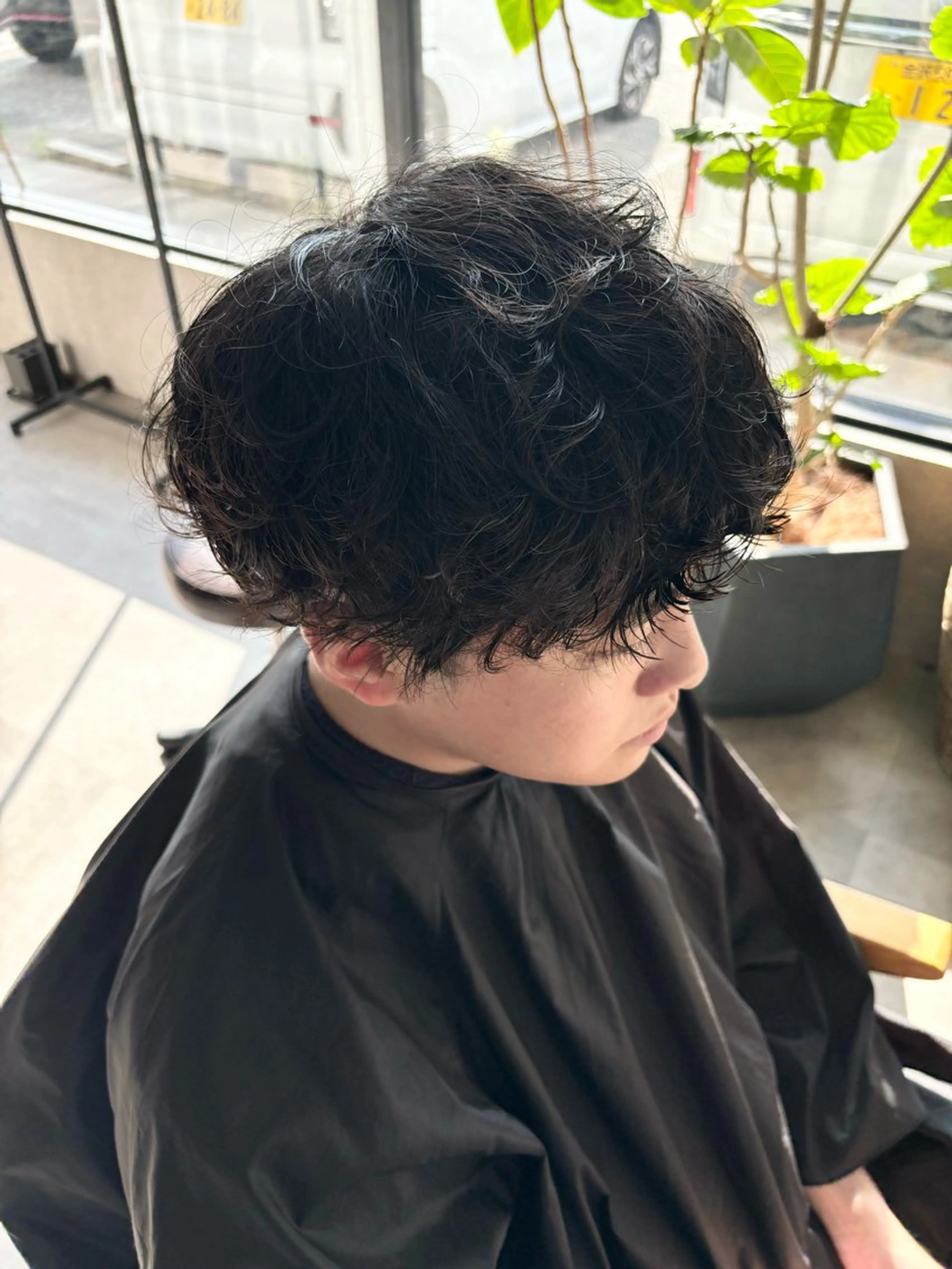 ショート パーマ メンズ センターパート メンズハイトーン マッシュウルフ マッシュ メンズパーマ カット パーマ 長谷川 湧のヘアスタイル