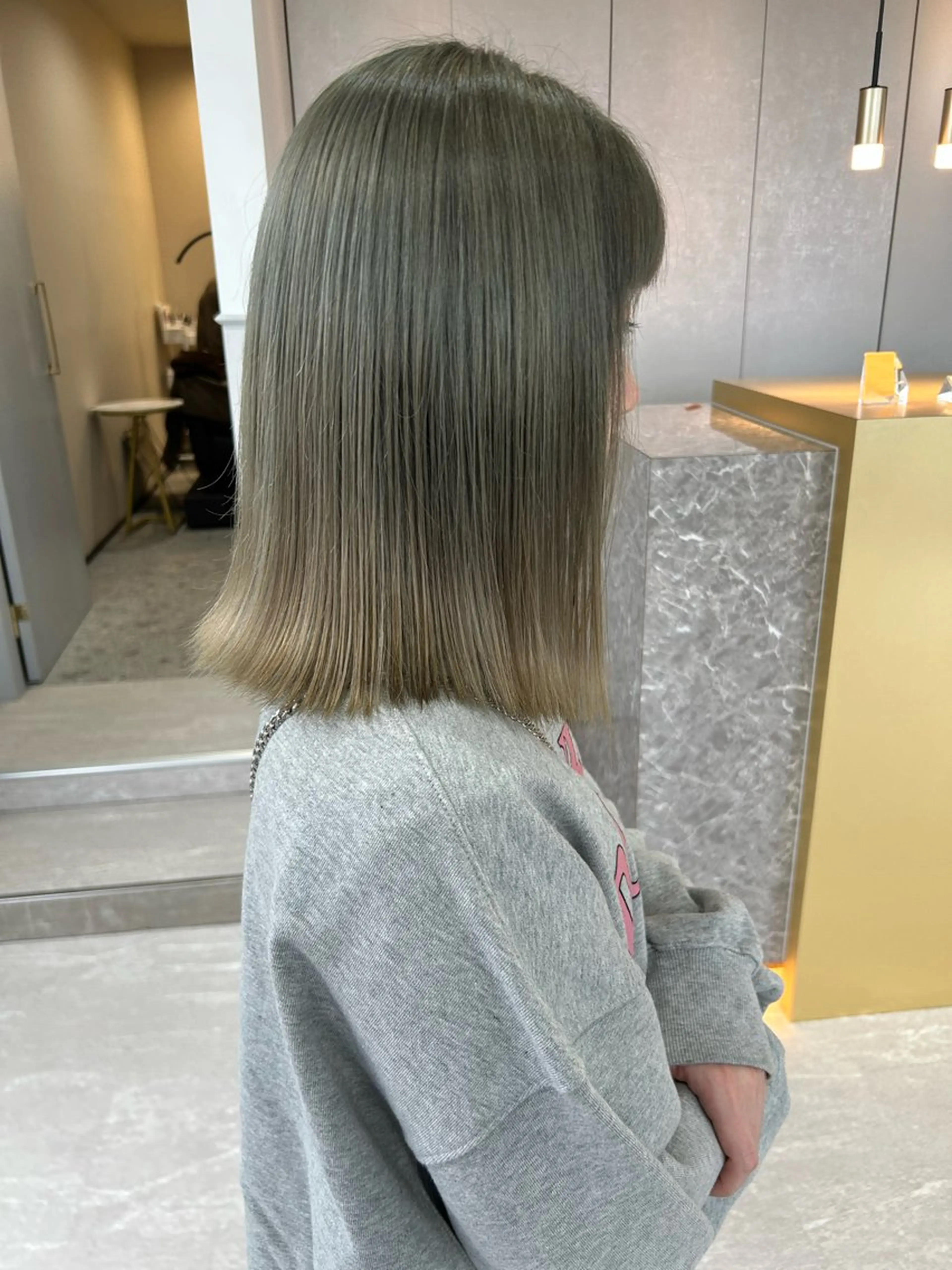 カラー ベージュカラー オリーブベージュ ヘアカラー トリートメント Kobayashi ハイライト/ショートのヘアスタイル