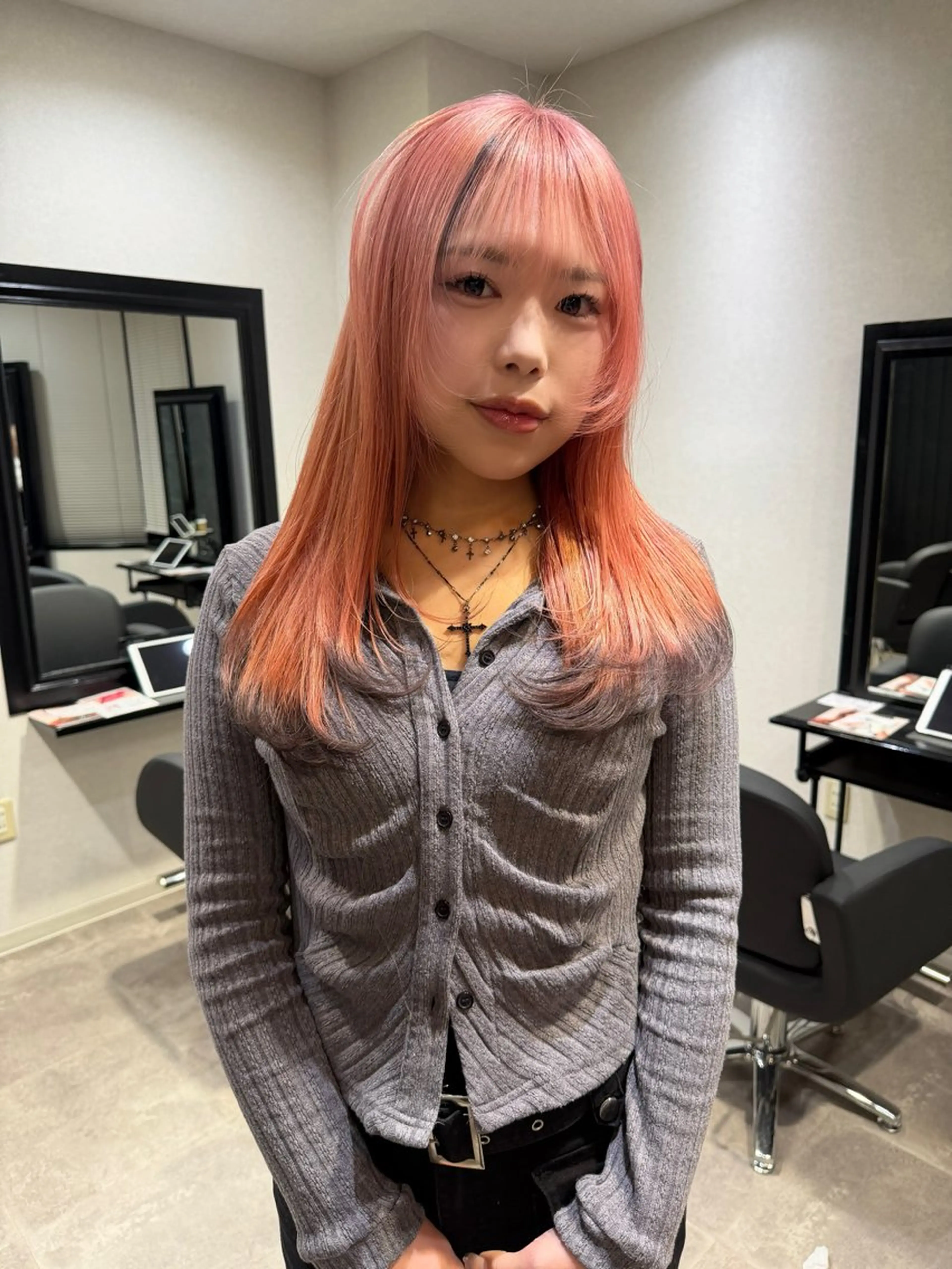 カラー ピンクカラー 梅田ハイトーンカラー 🎀riseのヘアスタイル