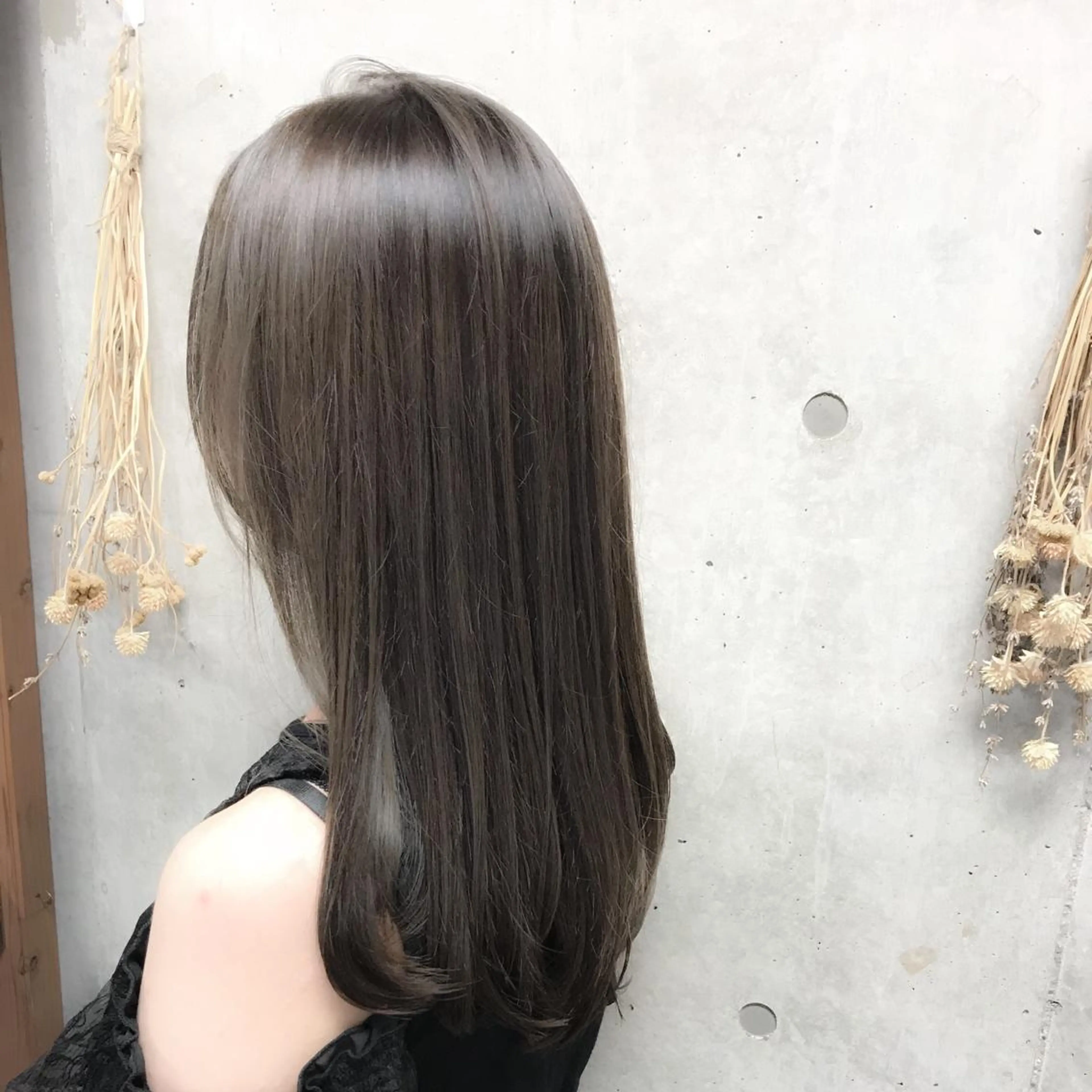 ロング カラー ブラウンカラー イルミナカラー オリーブブラウン ヘアカラー トリートメント 髪質改善、縮毛矯正 店長浅野太郎のヘアスタイル