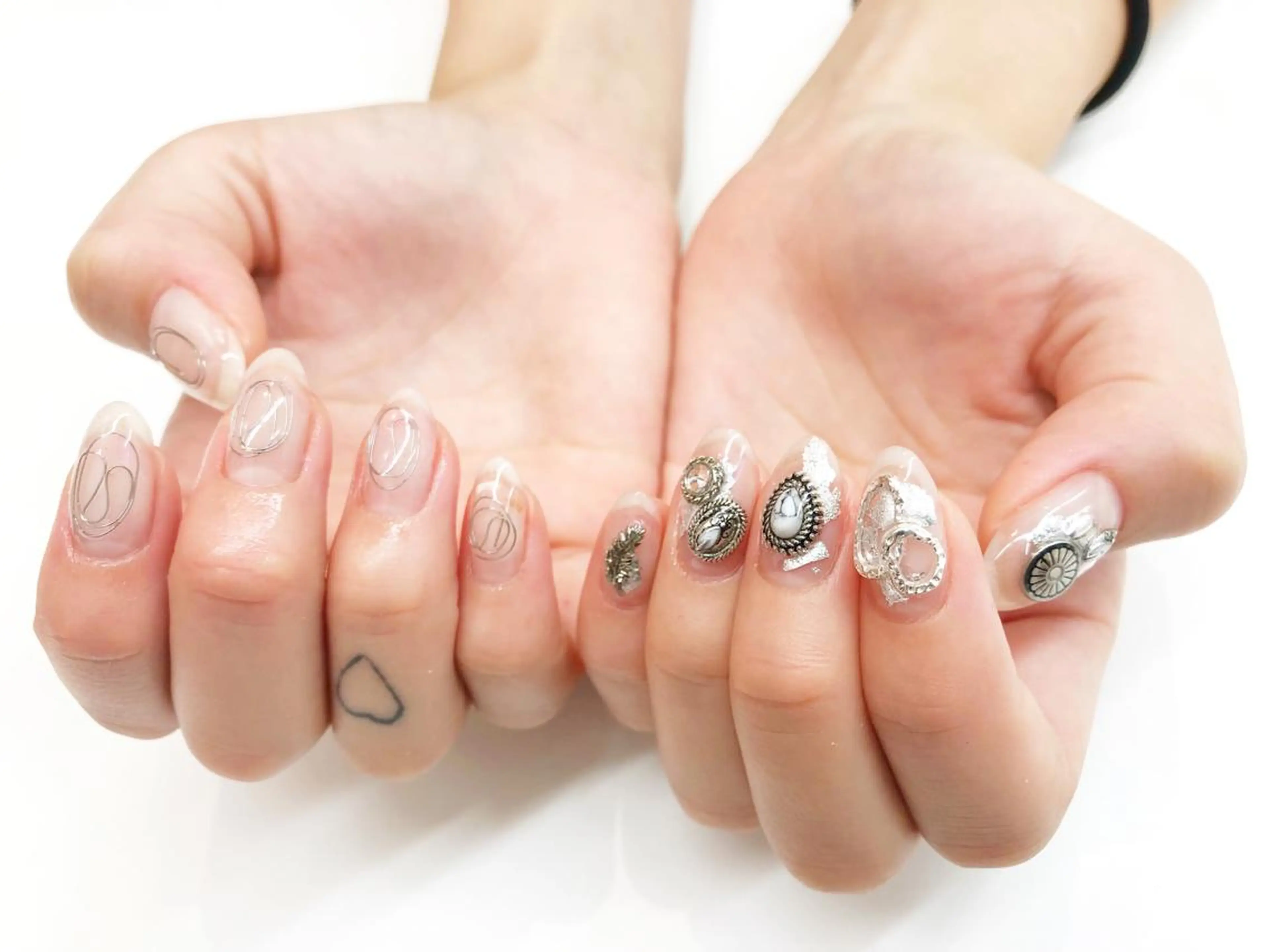 ネイル シルバー NAILSALON RuINのネイルデザイン