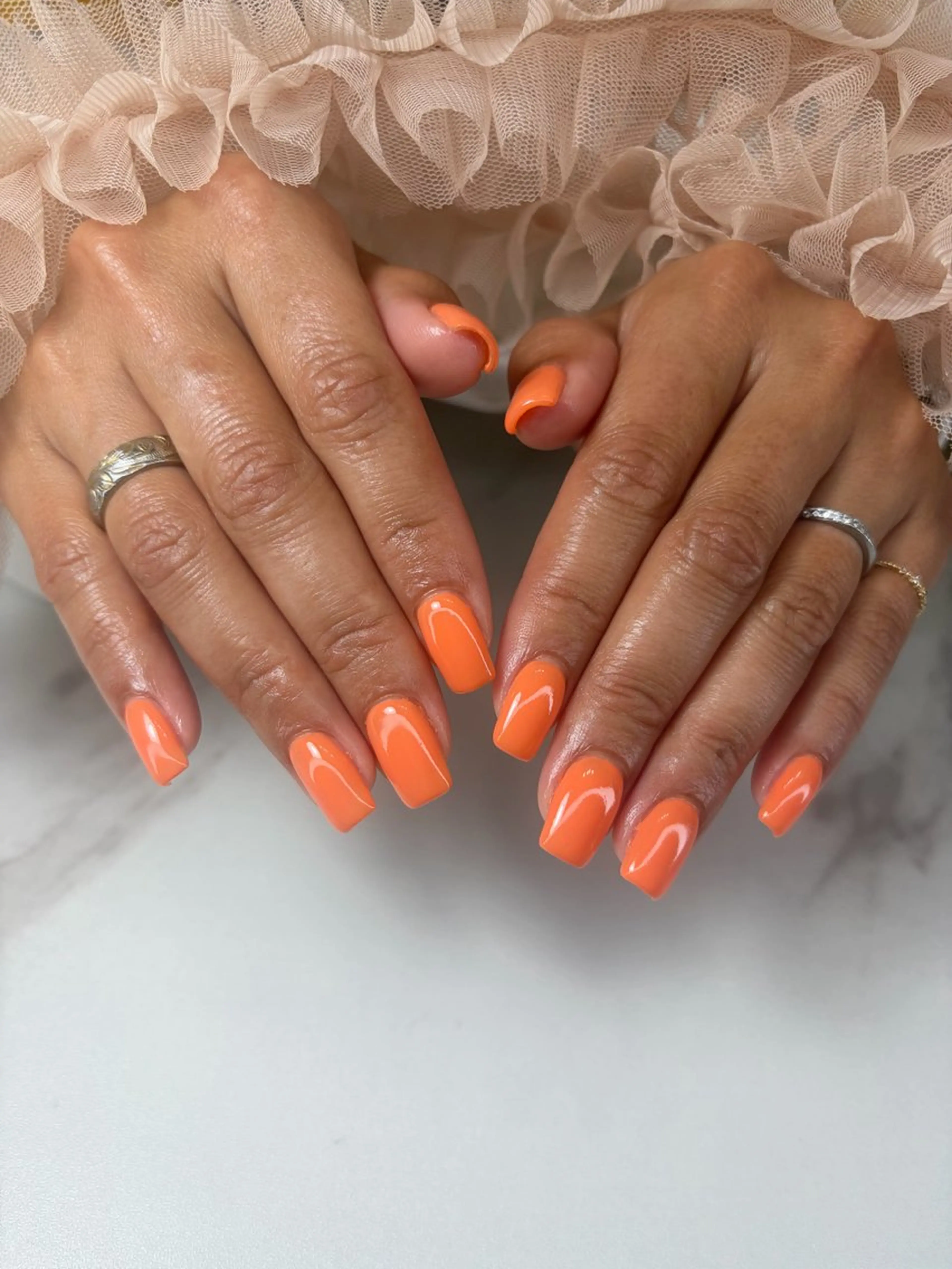 ネイル ワンカラーネイル オレンジ シンプルネイル 夏ネイル ハンドネイル iro+ nailのネイルデザイン