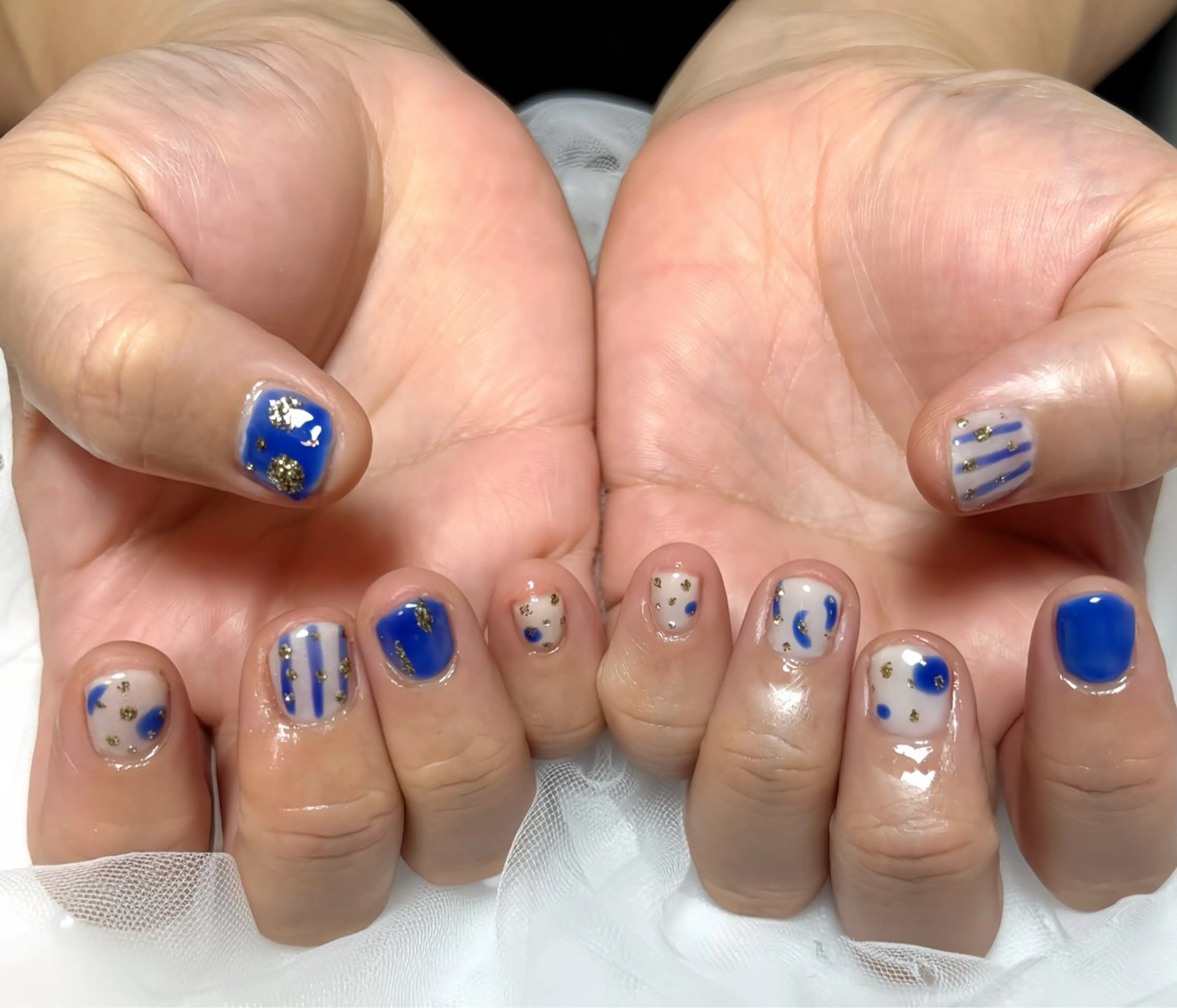 ネイル ゴールド ショートネイル ホワイト ハンドネイル ぽっぷん satomiのネイルデザイン