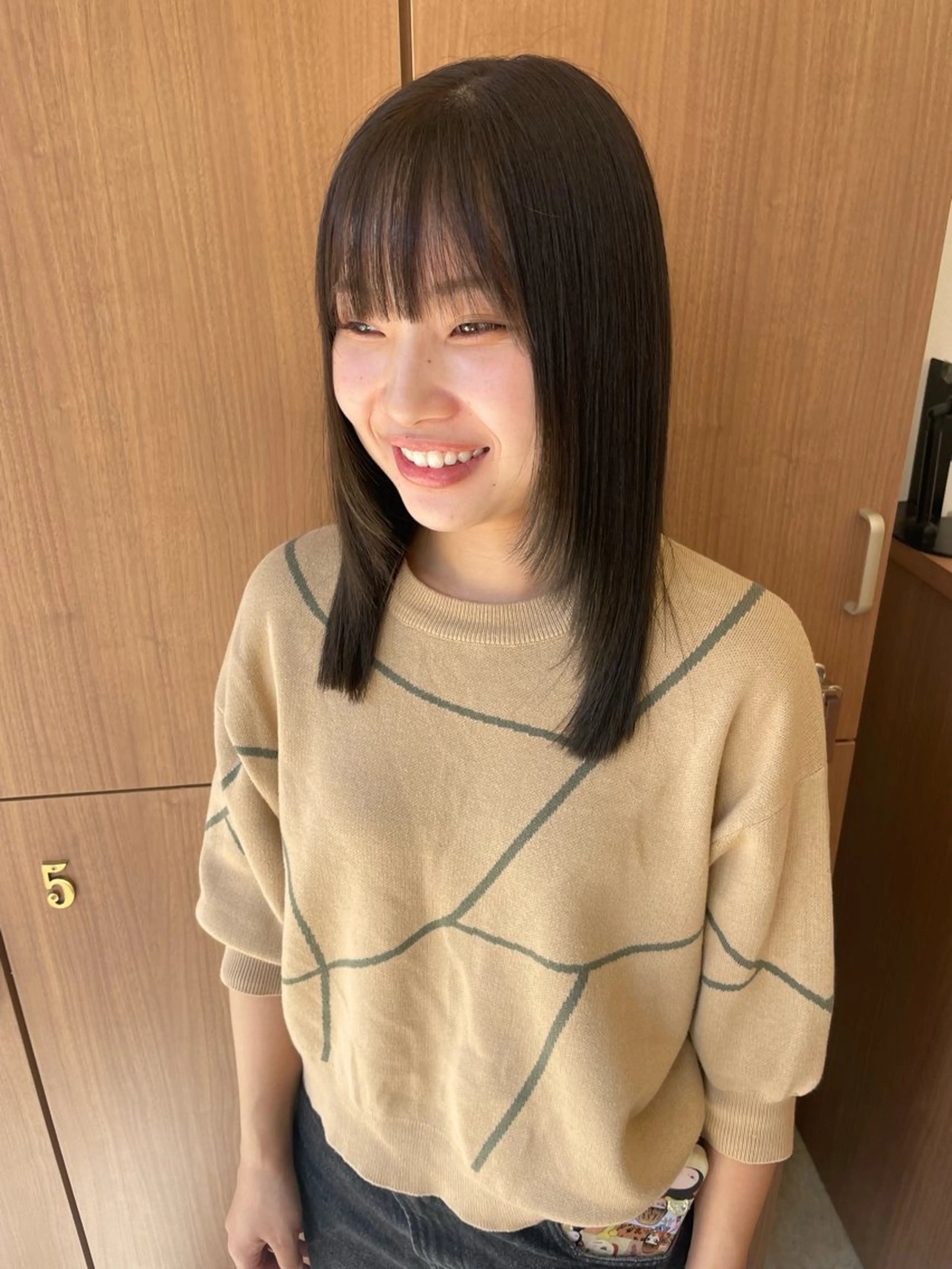 ミディアム カット ヘアカラー トリートメント 鈴木 梨瑚のヘアスタイル