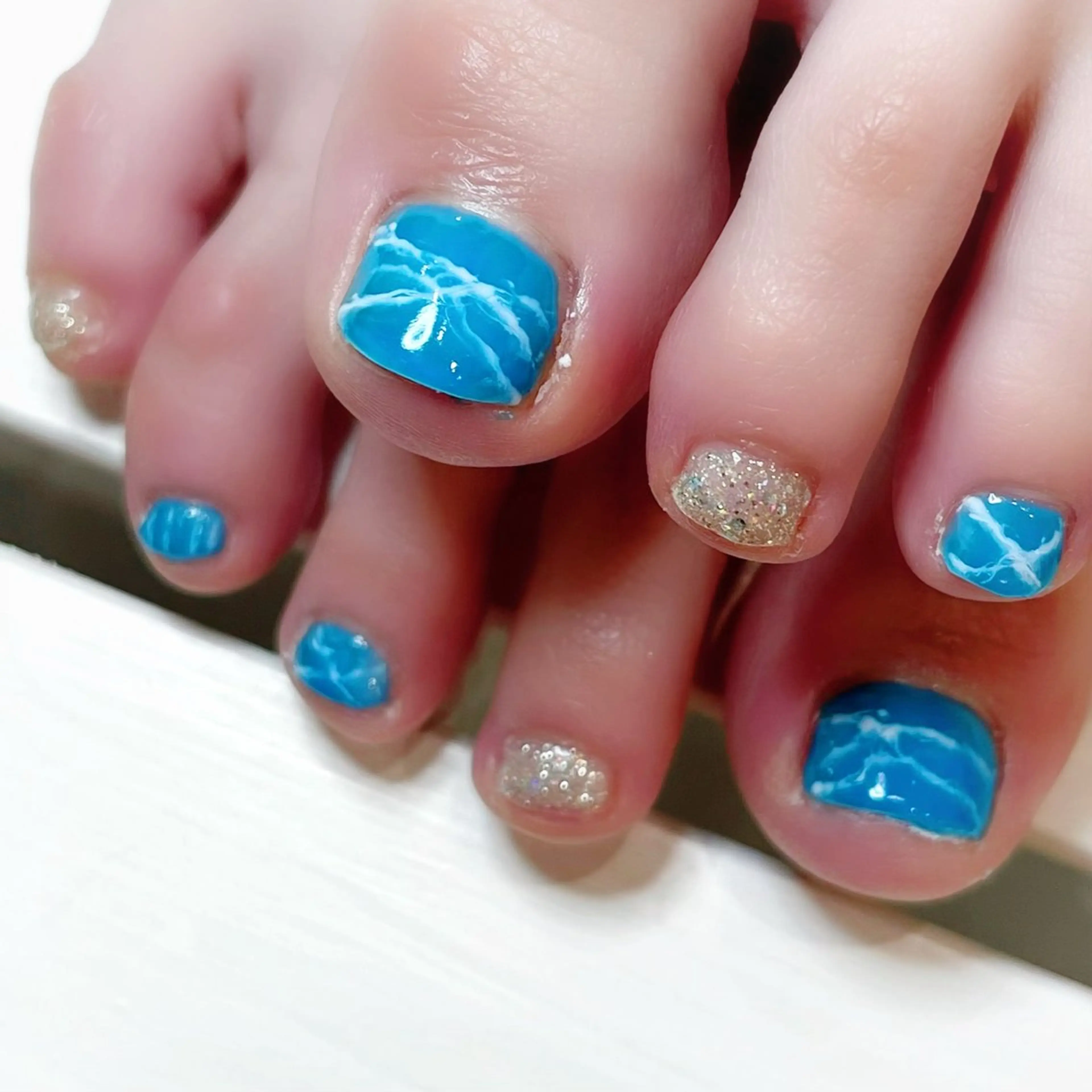 【フットジェルネイル/オフなし】定額デザイン130種類＋店舗限定デザインから選べるの写真