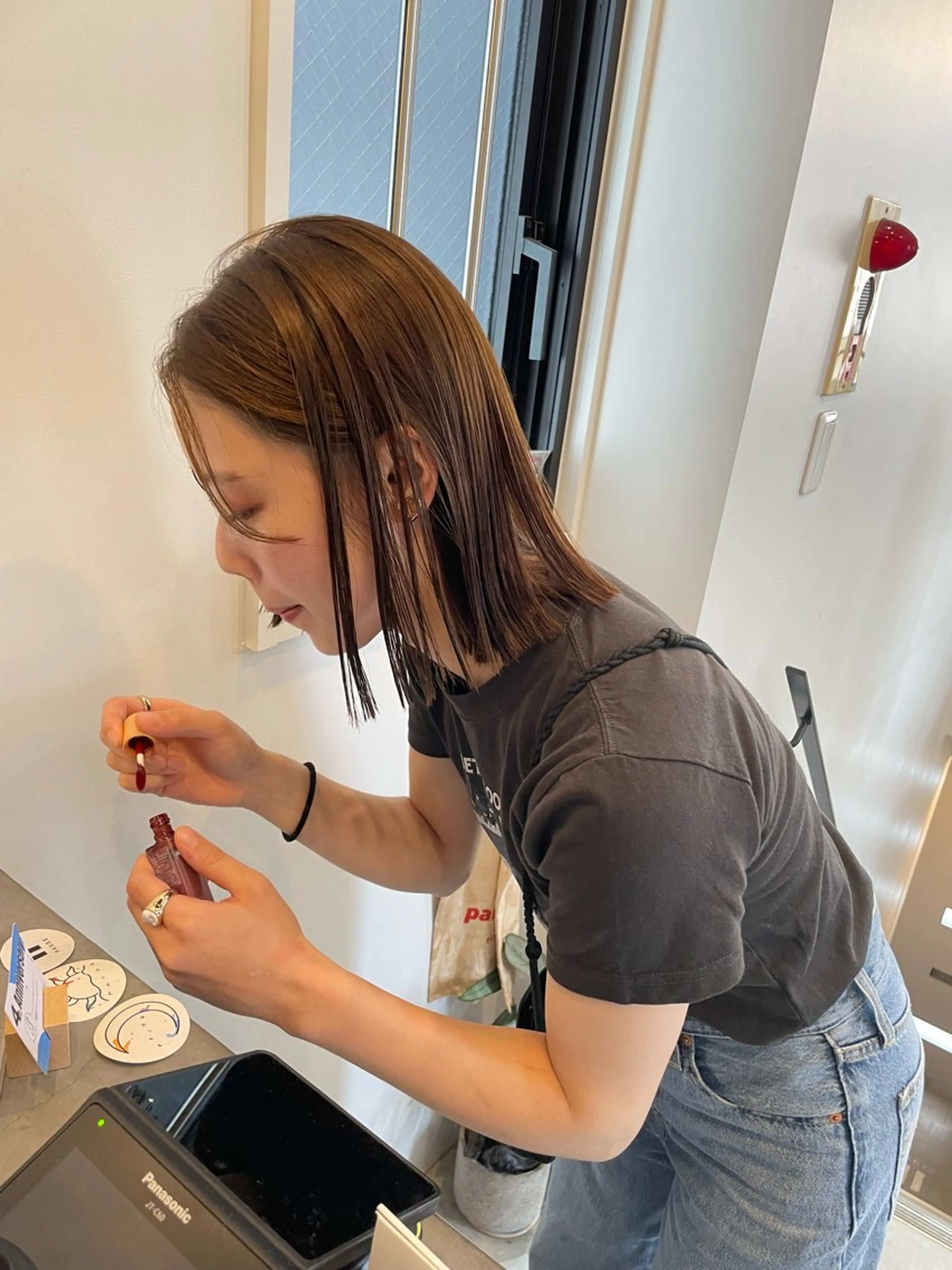 《2回目以降のお客様限定🤝》カット＋艶カラー(＋3300​〜​円髪質改善oggiottoトリートメント)の写真