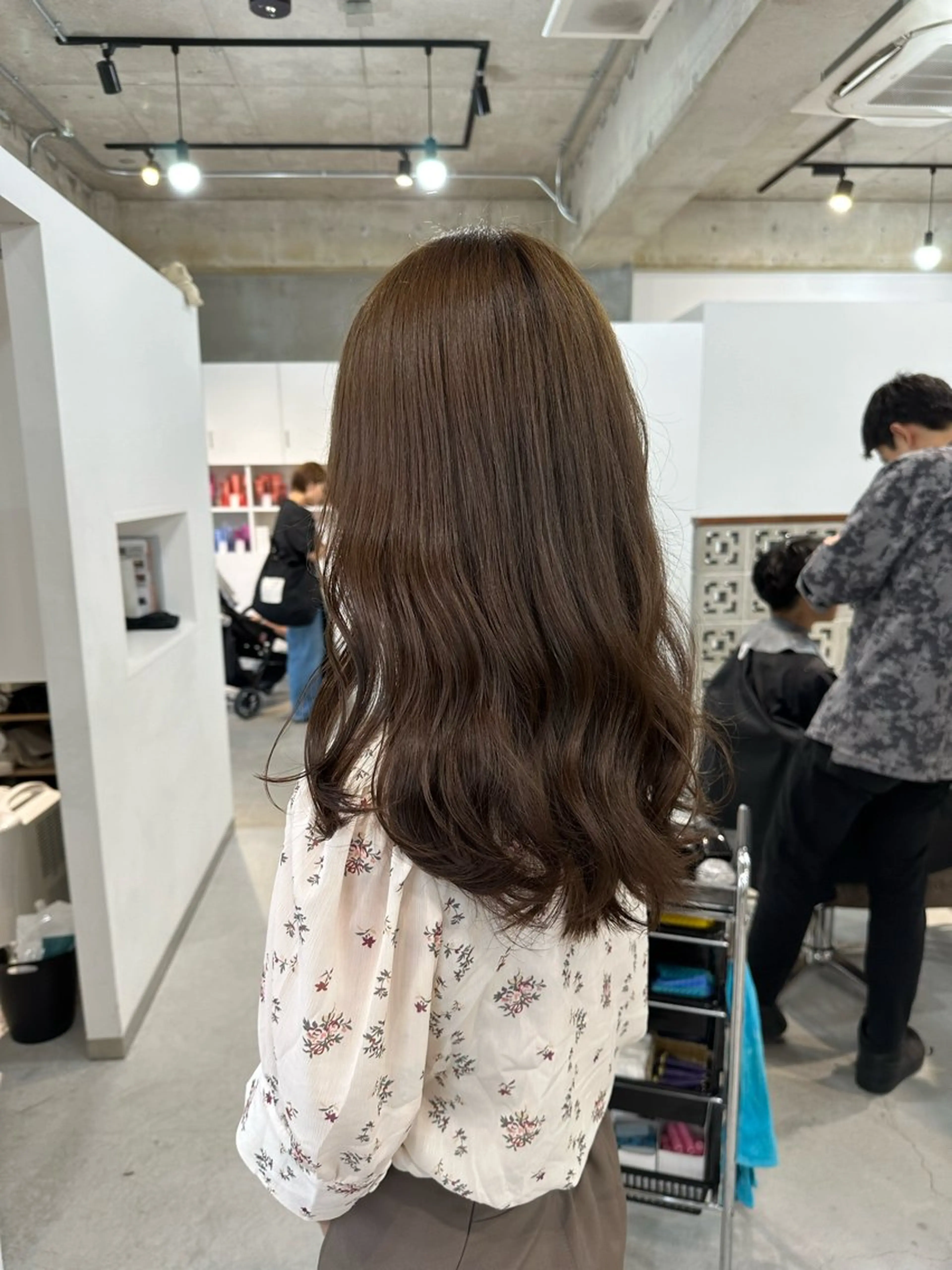 セミロング カラー ベージュカラー オリーブベージュ カット ヘアカラー トリートメント カイリ /レイヤーカットのヘアスタイル