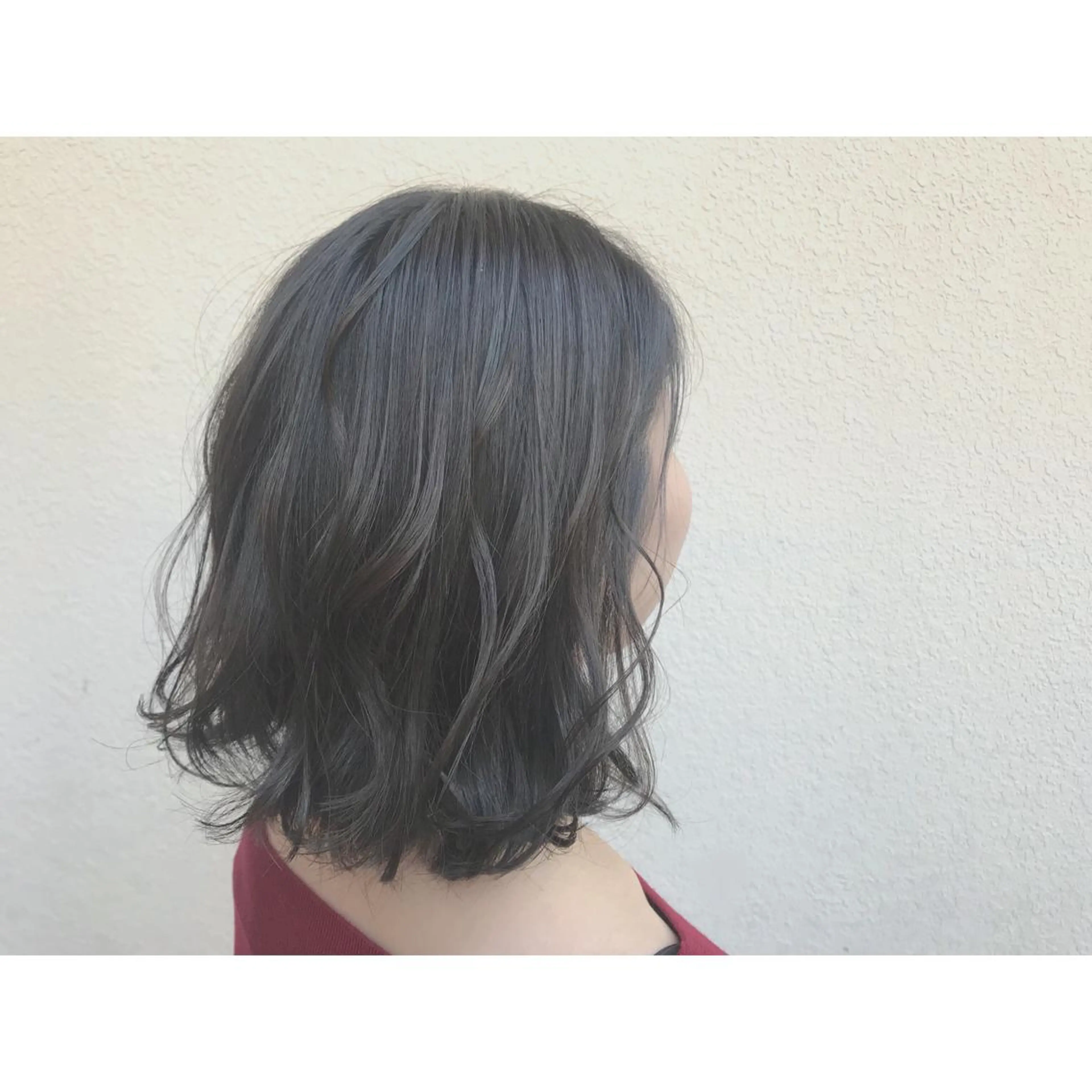 ミディアム カラー 切りっぱなしボブ アッシュ アッシュグレー ブルーカラー ブルージュ なかにし まゆみのヘアスタイル