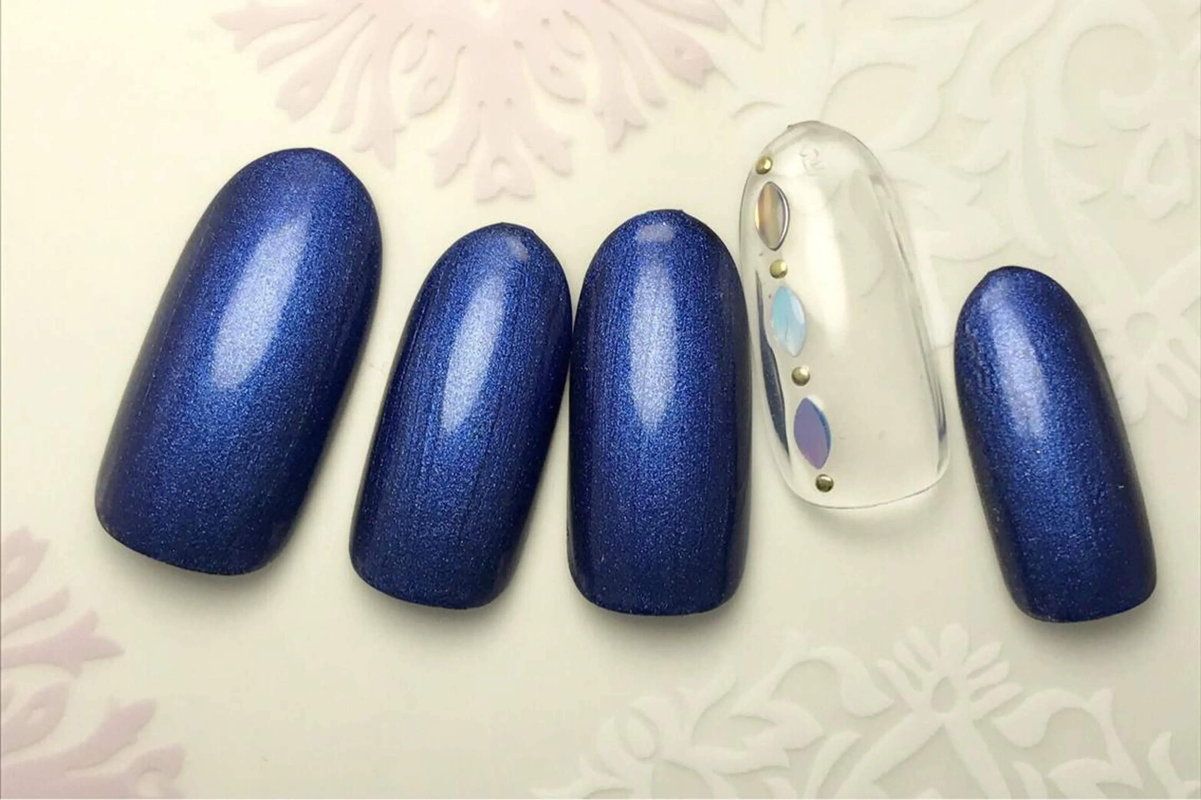 ネイル ストーンネイル Verest 西荻窪のネイルデザイン