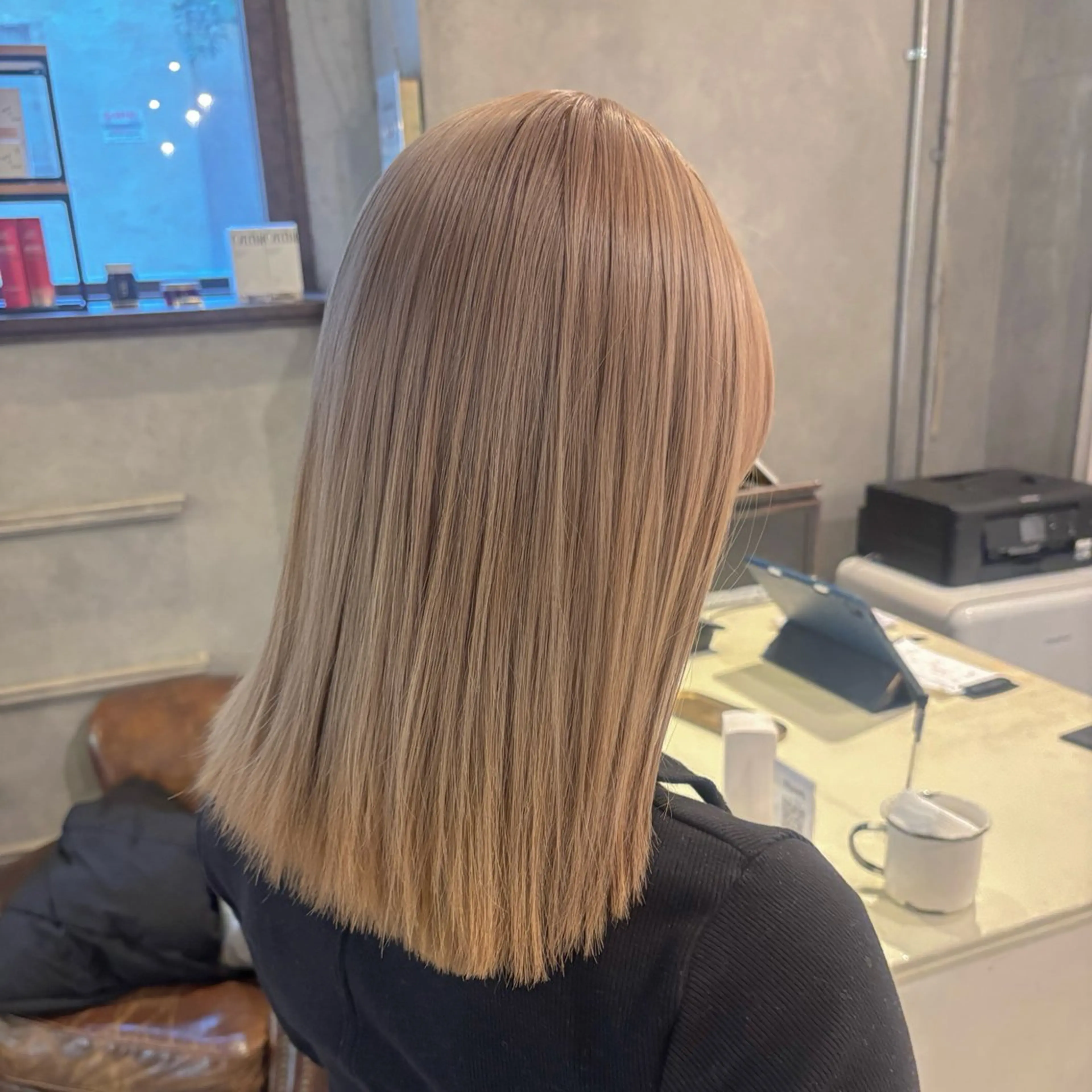 セミロング カラー ヘアカラー トリートメント 柔らかベージュ 🤎YUKAのヘアスタイル