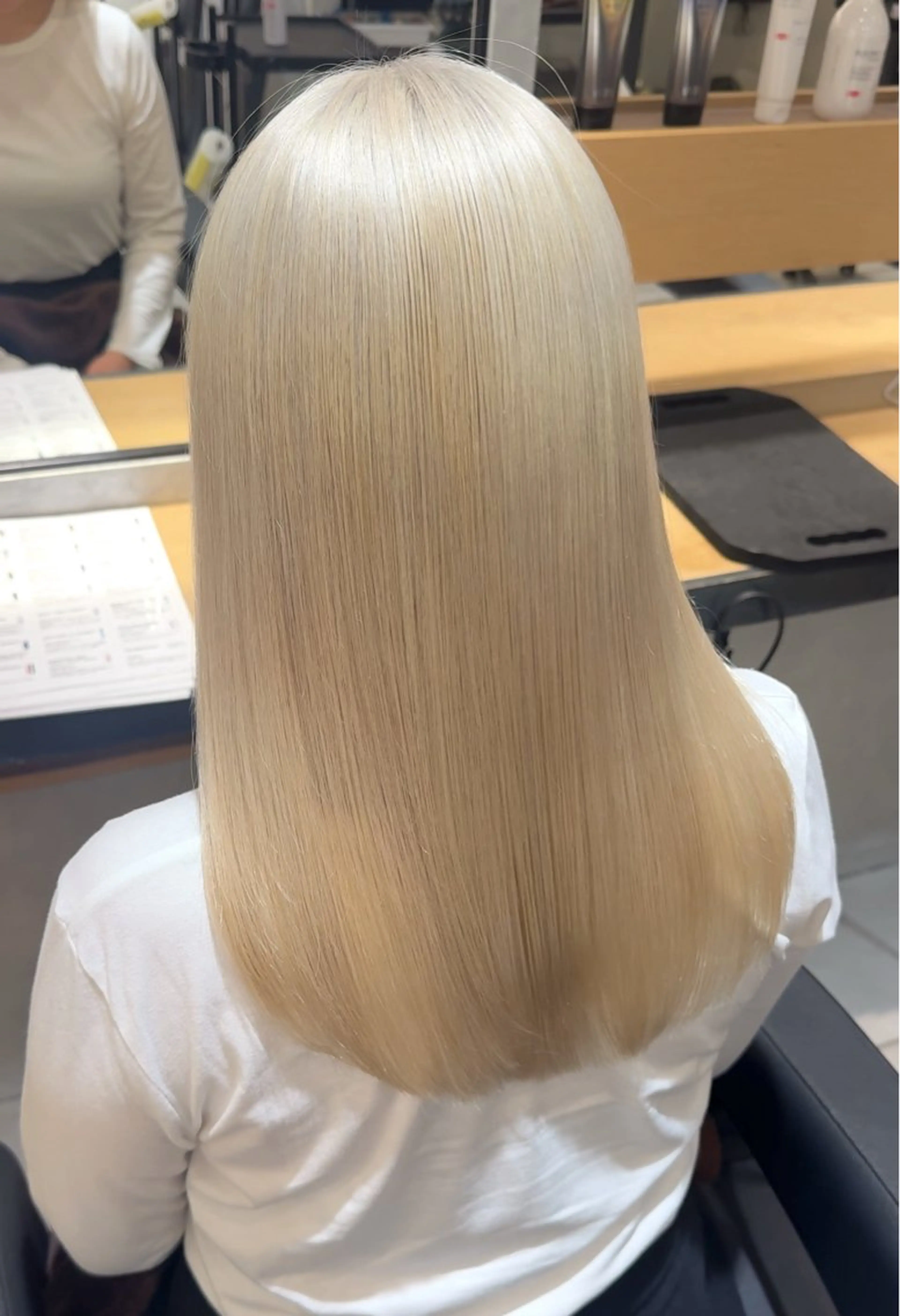 セミロング ヘアカラー たかはし るなのヘアスタイル