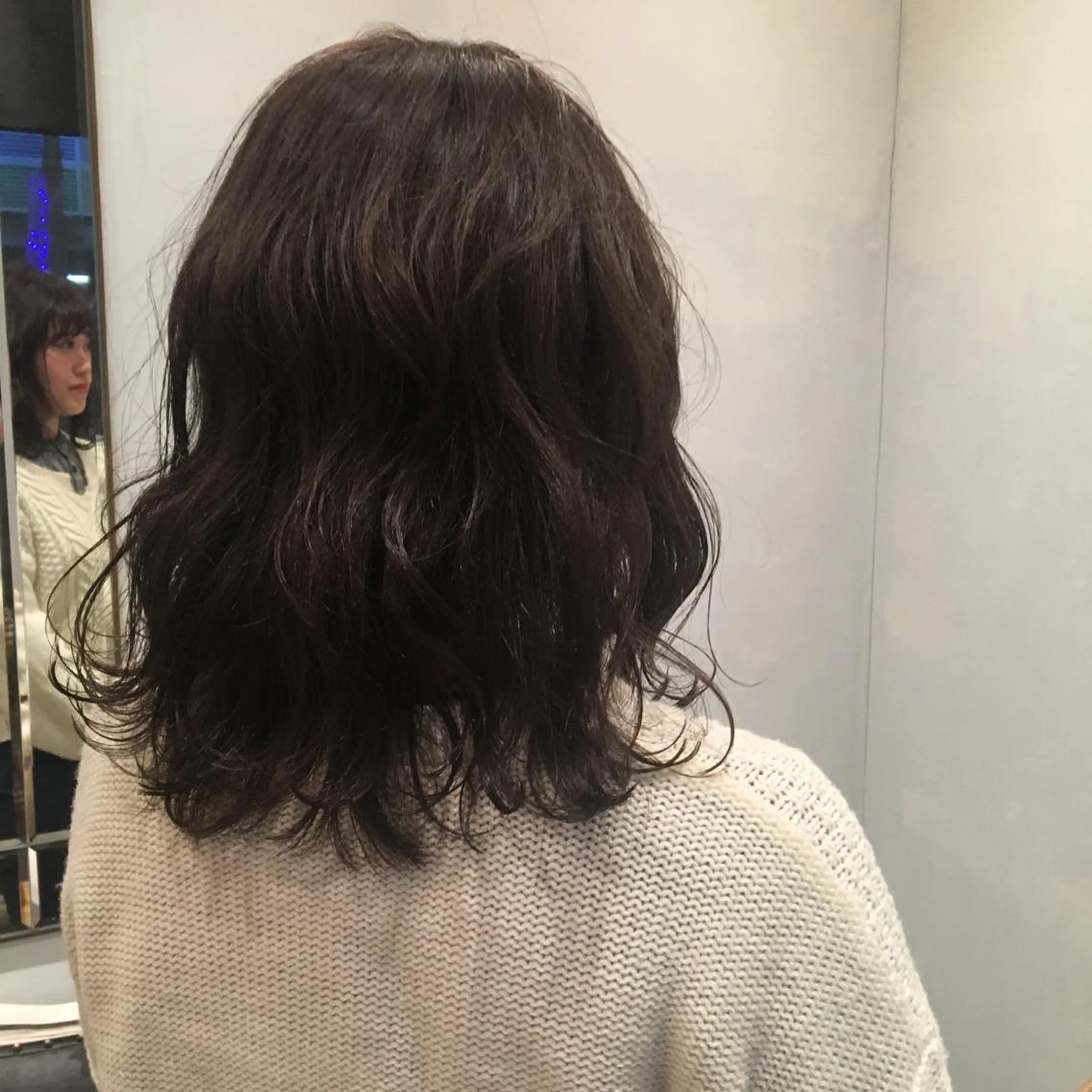 ミディアム SAKINO． ベージュカラーのヘアスタイル
