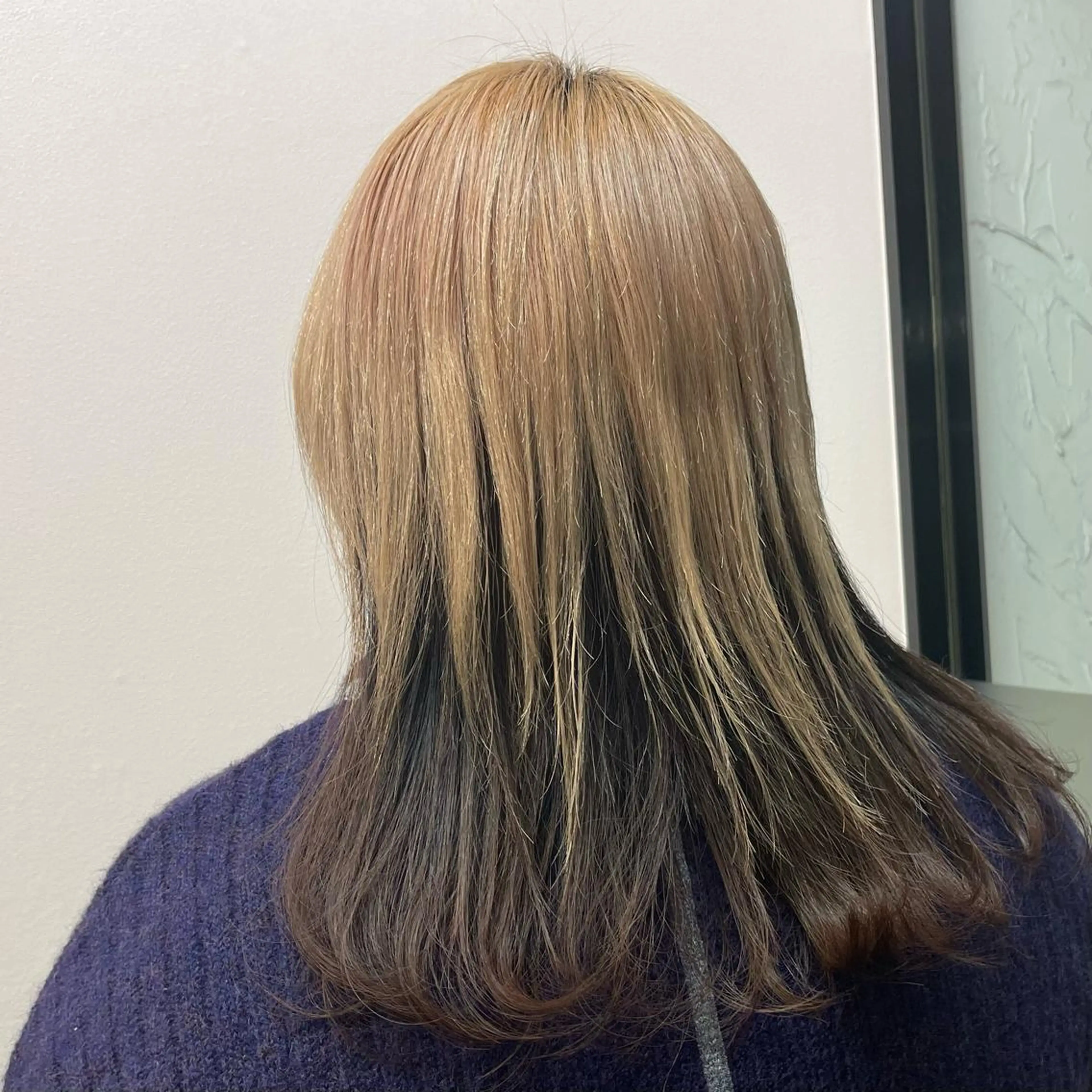 セミロング ウルフカット 大林 千尋のヘアスタイル