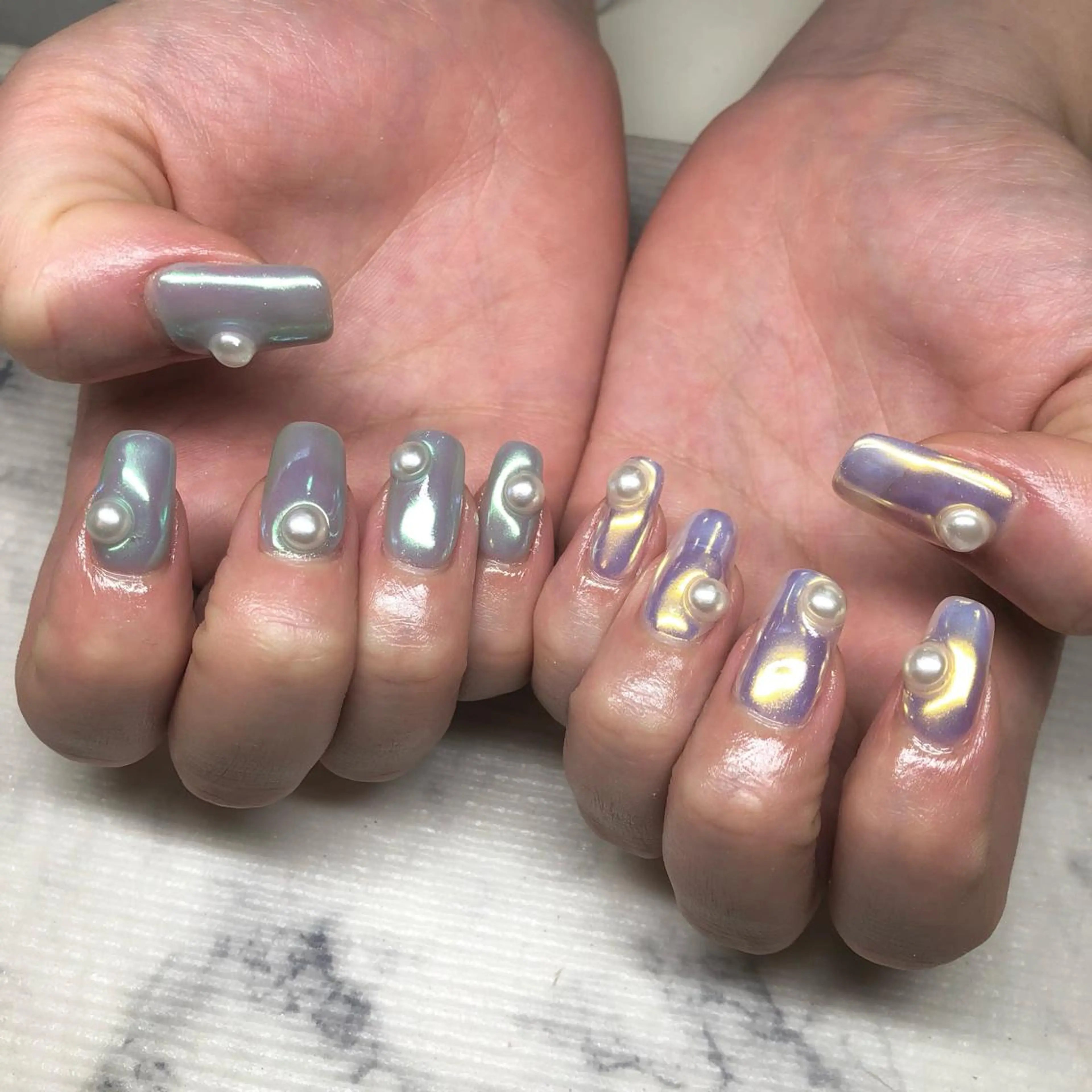 ネイル オーロラネイル グリーン 氷ネイル・うるうるネイル ホワイト いちじゅう あおいのネイルデザイン