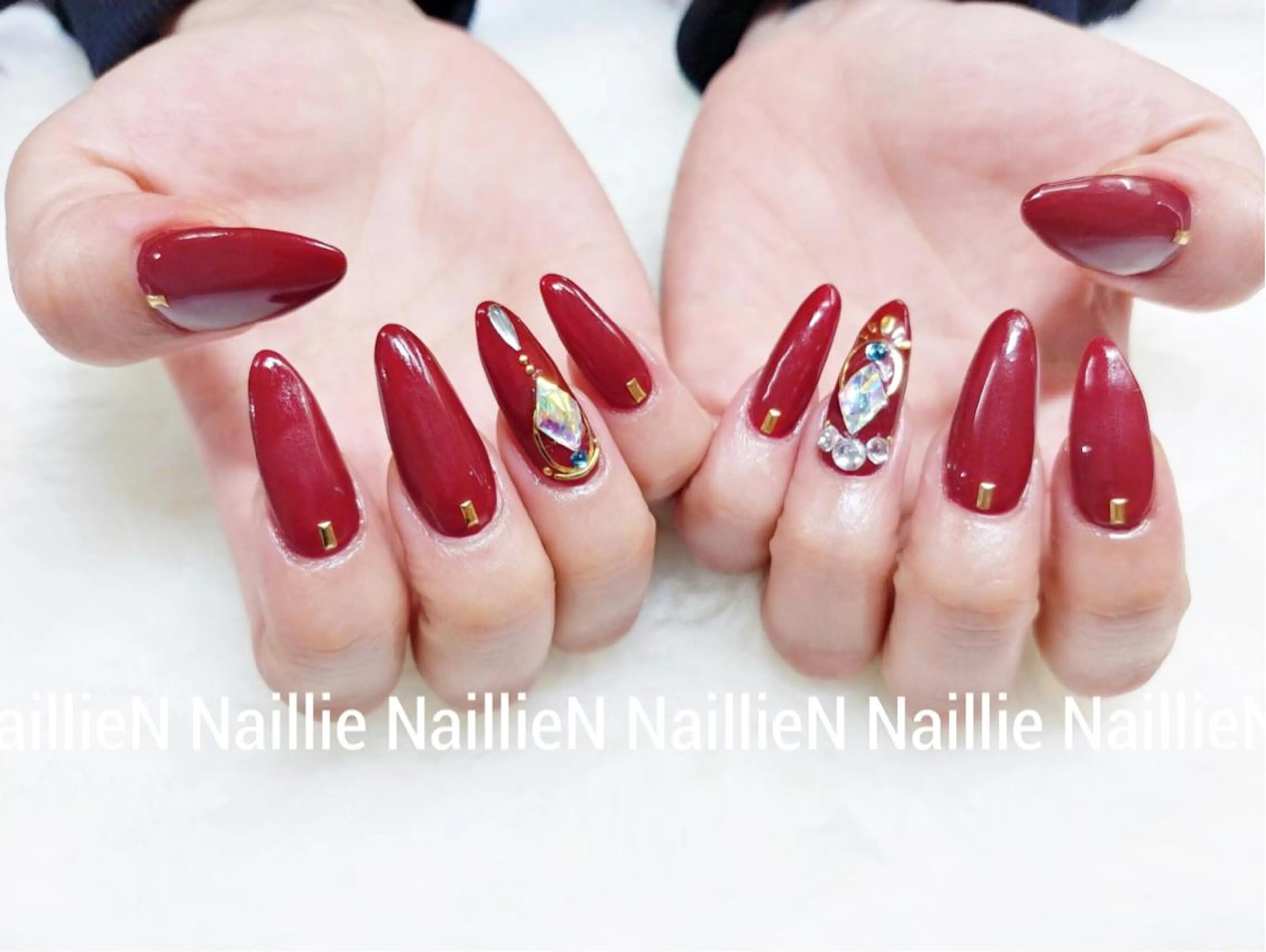 ネイル ワンカラーネイル 赤色 ハンドネイル Nail lieNのネイルデザイン