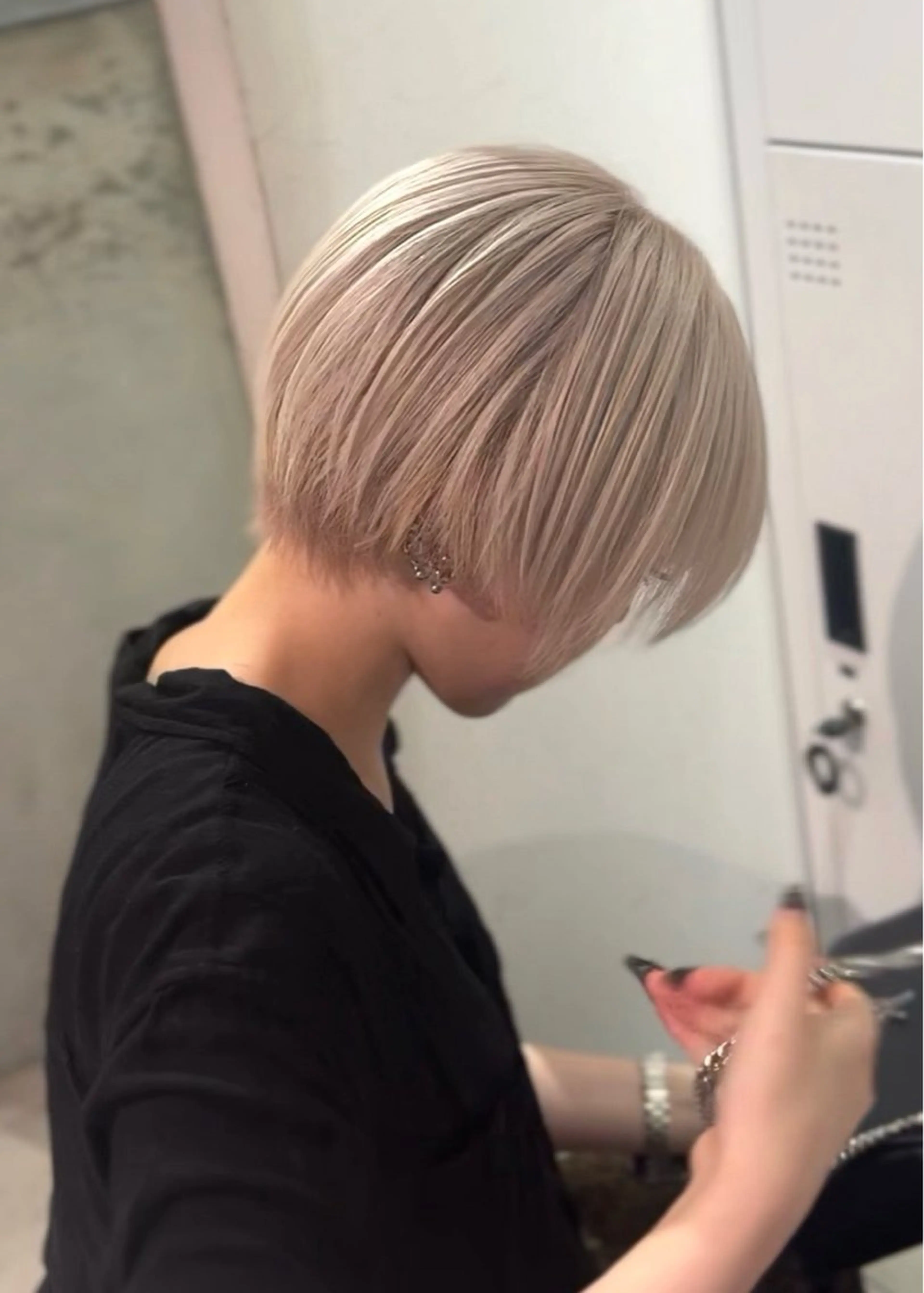 ショート カラー ブロンド ホワイトブロンド ショートヘア カット ヘアカラー トリートメント CHERIEブリーチ ダブルカラー　天神のヘアスタイル