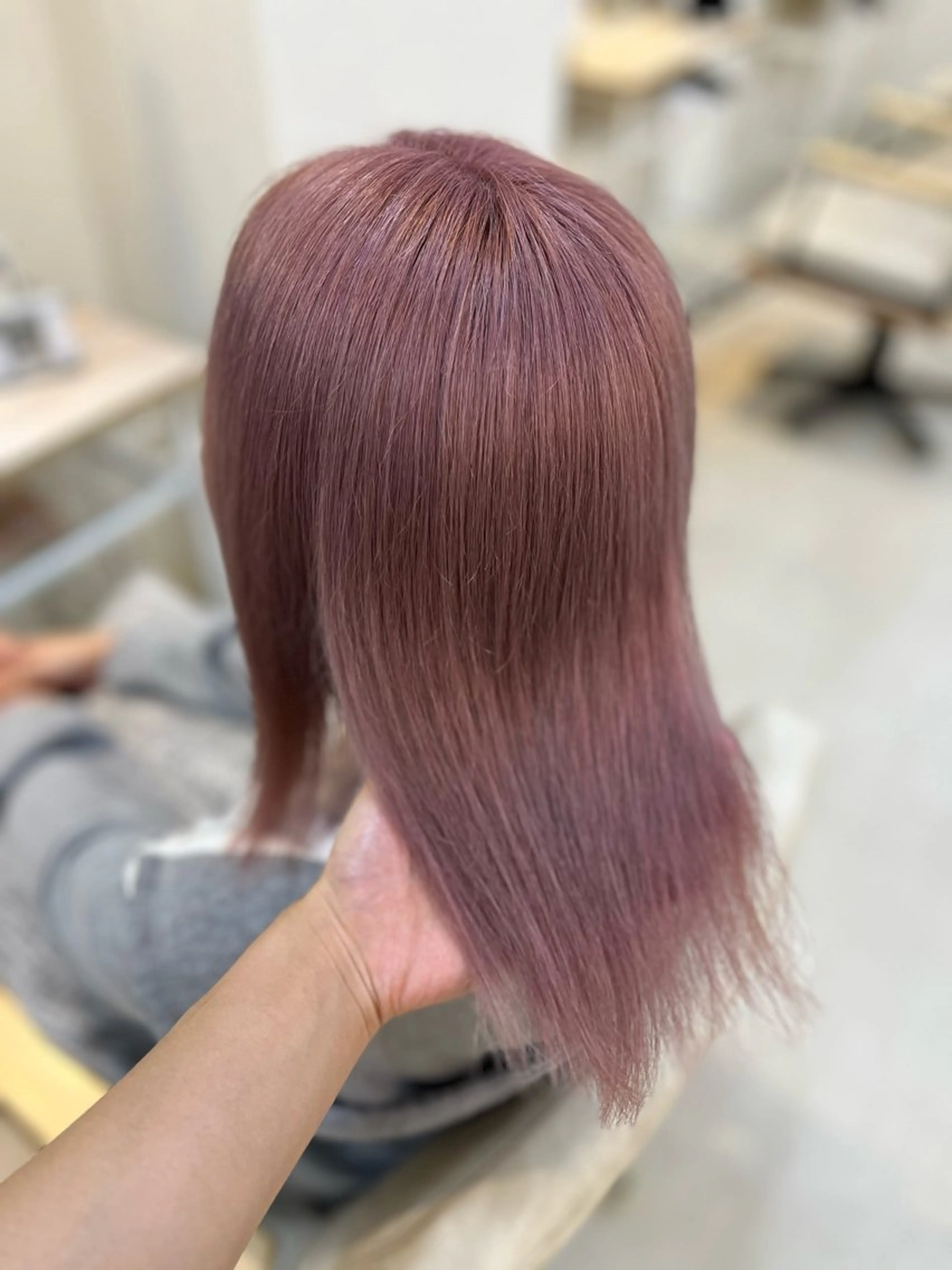 ロング カラー Lamp 柏 山口 か乃 ブリーチカラーのヘアスタイル