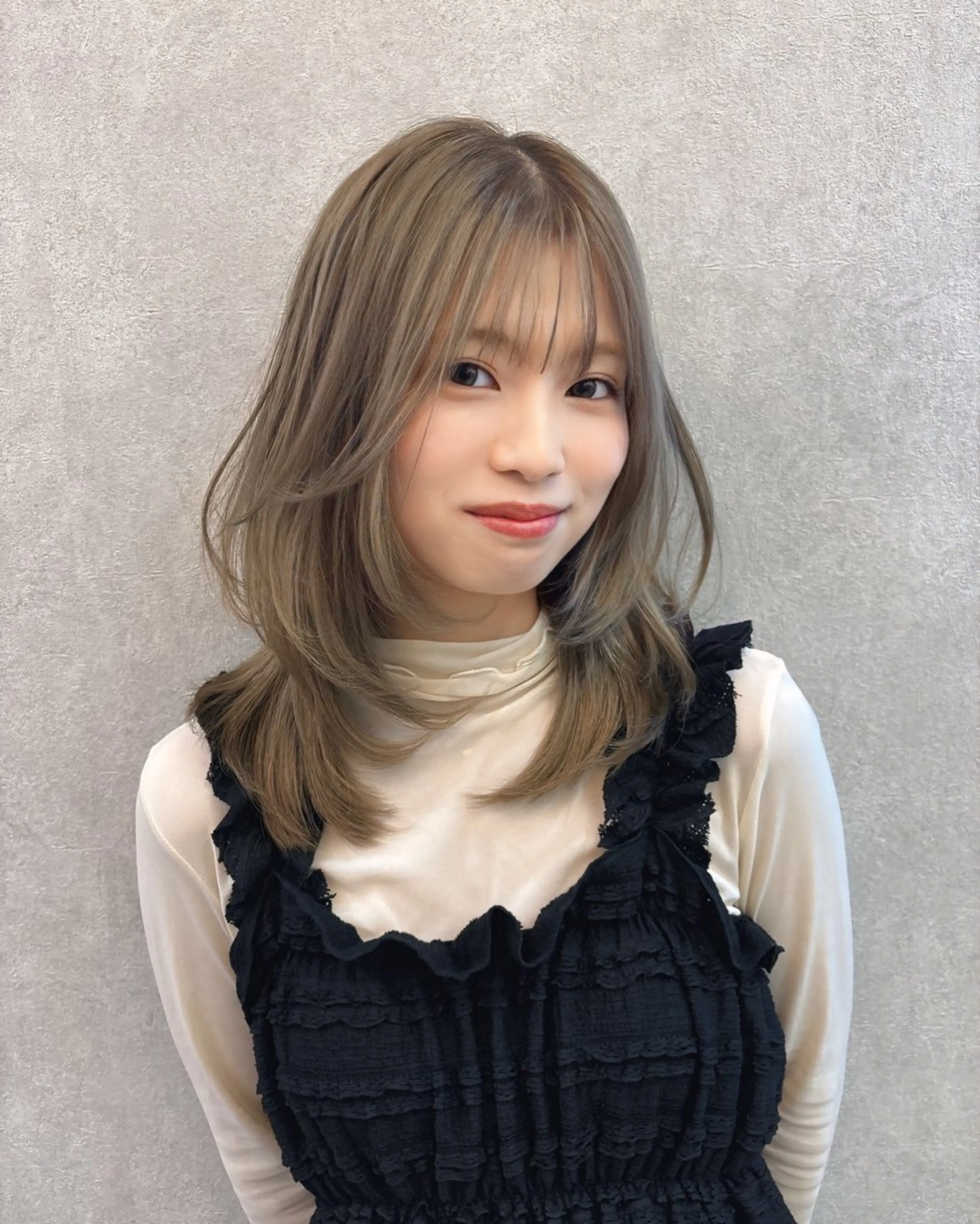 ミディアム カラー ミディアムレイヤー ベージュカラー ヘーゼル レイヤーカット ヘアカラー トリートメント 🍒ブリーチなしカラ ー／Sakura🍒のヘアスタイル