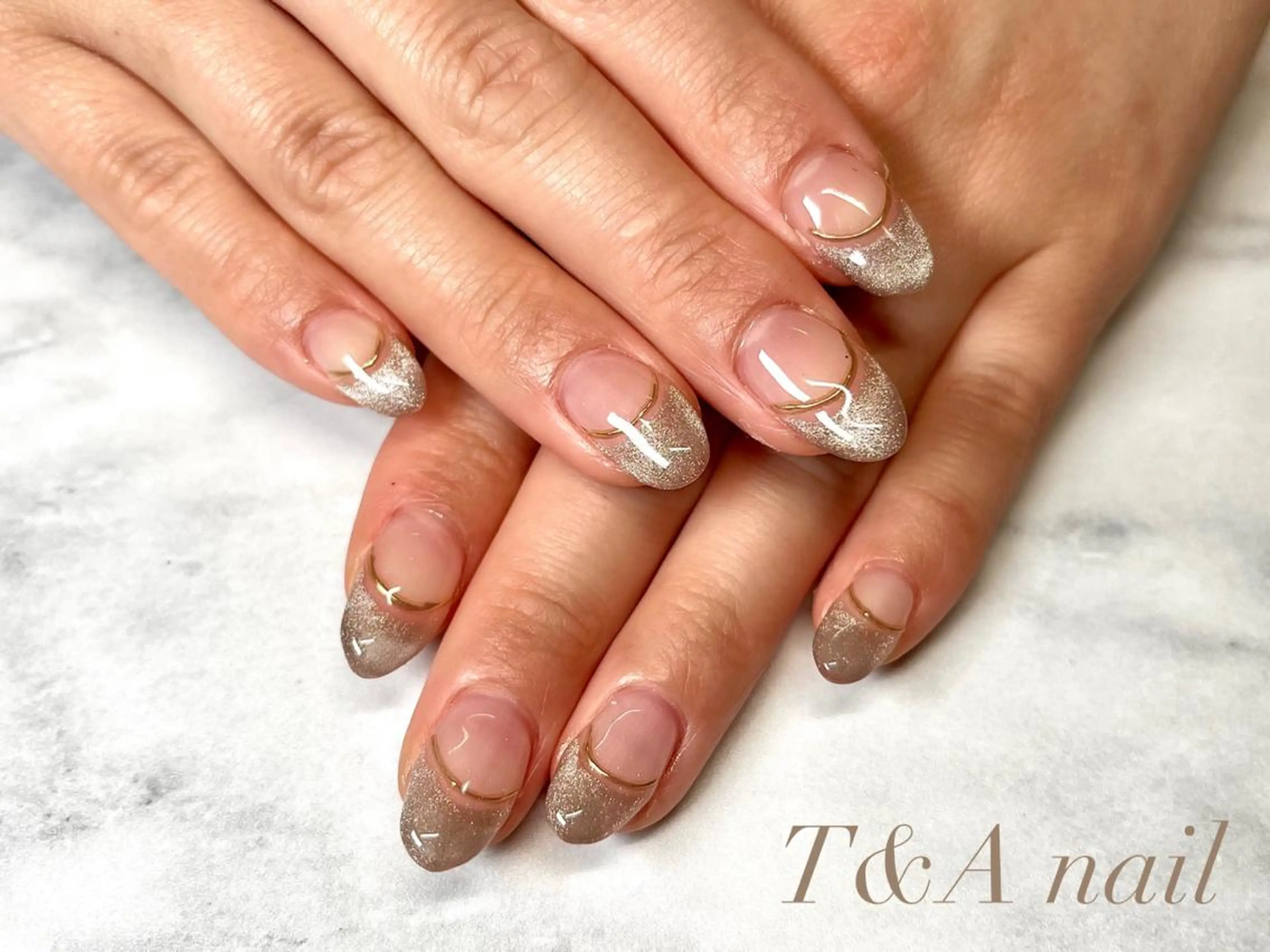 ミディアム ネイル 長さ出し フレンチネイル ジェルネイル マグネットネイル マグネットフレンチ ハンドネイル T&A nailのネイルデザイン