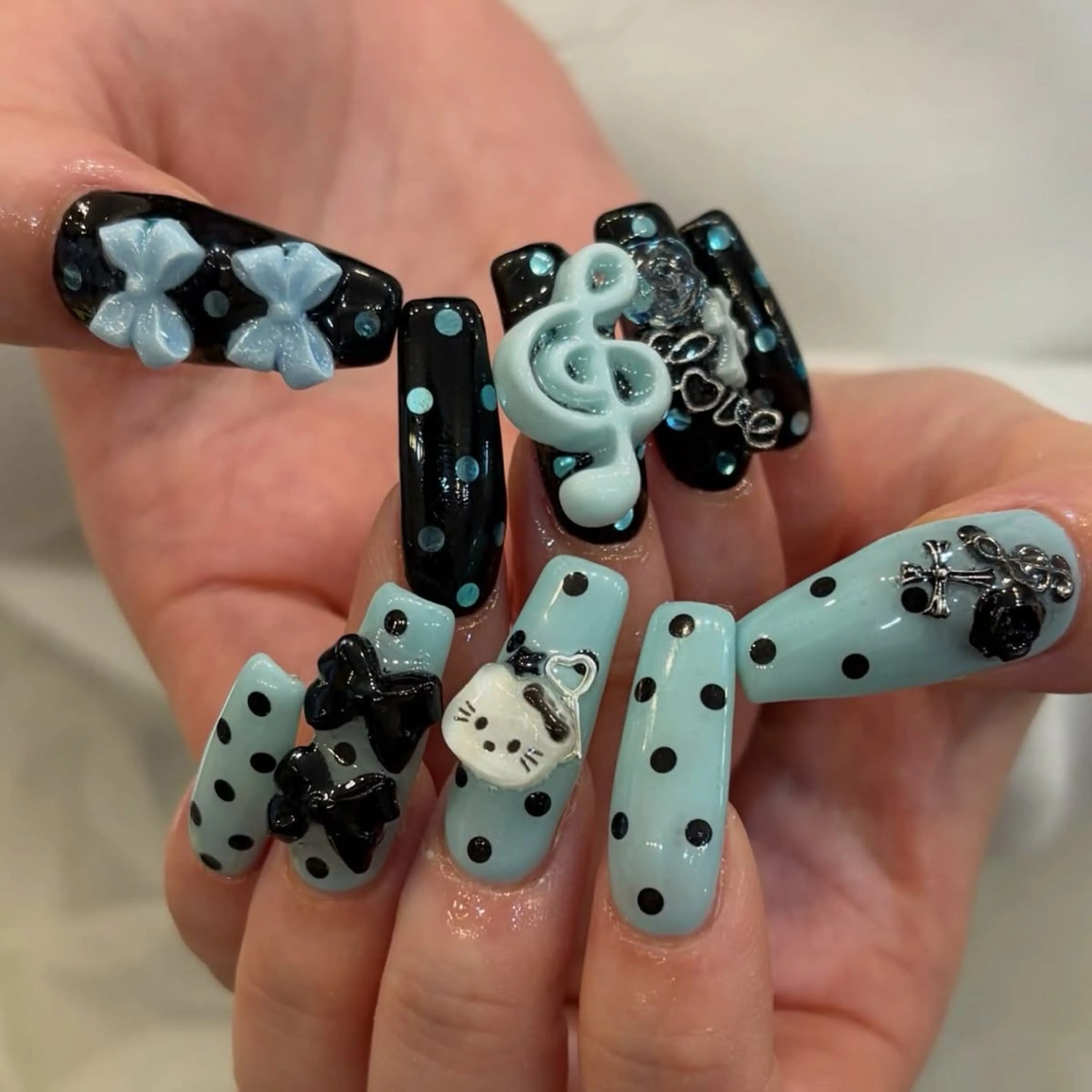 ネイル チークネイル 桜ネイル ドット フレンチネイル グラデーション ハンドネイル ハンドケア Nihonthy Nail 新宿のネイルデザイン