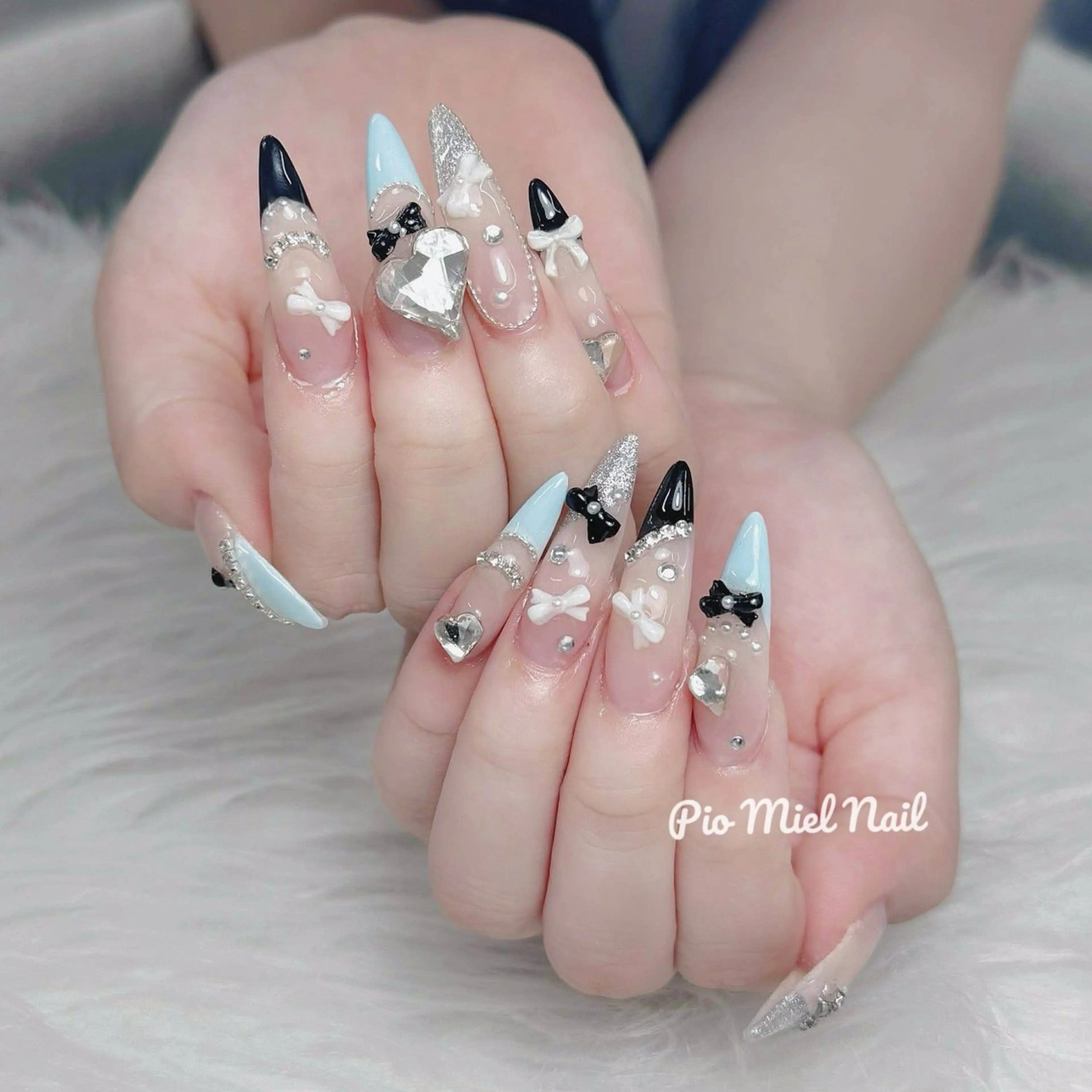 ネイル ブルー ハート 水色 リボン シルバー ハンドネイル HANA 長さだしのネイルデザイン