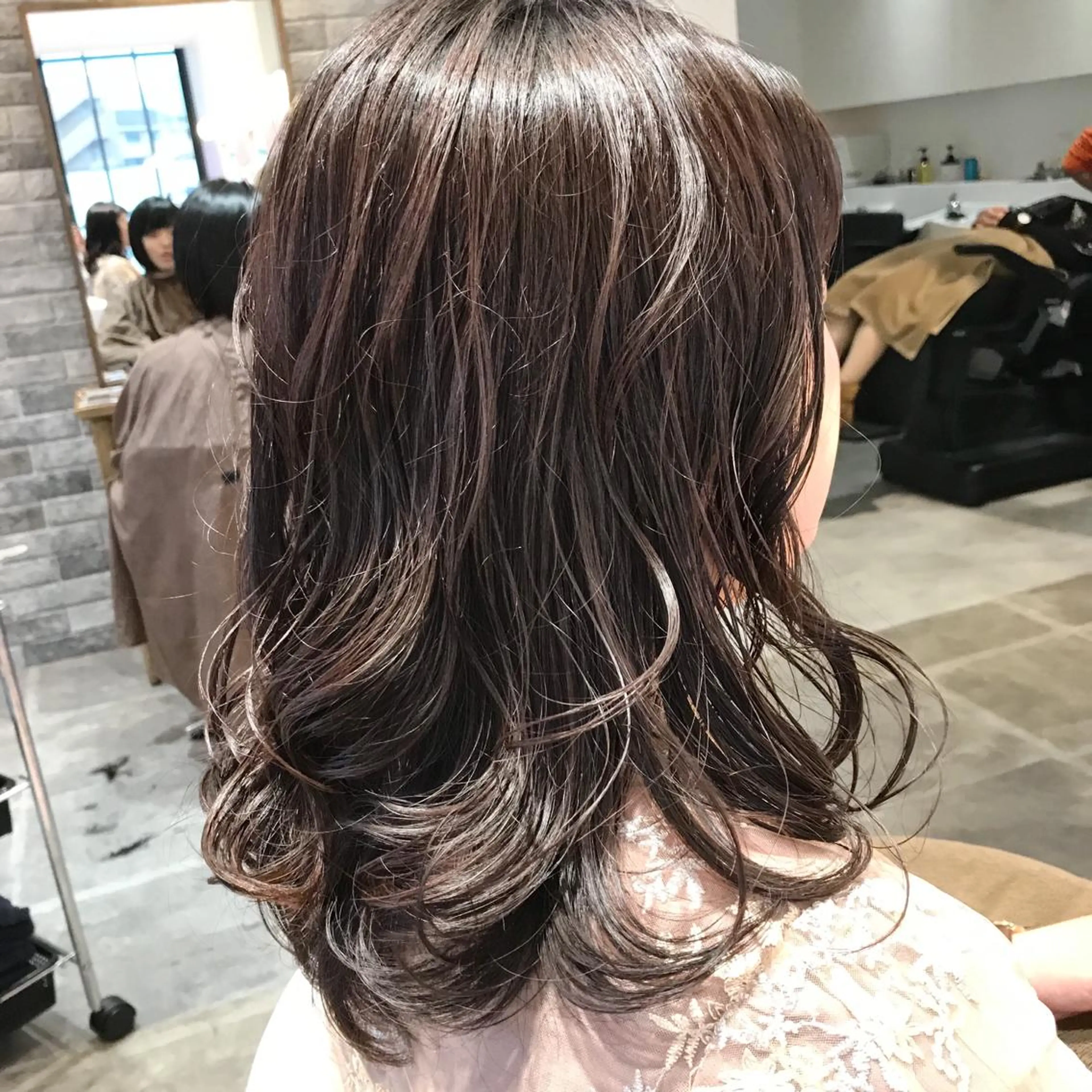 ミディアム カット ヘアカラー トリートメント 所渉/韓国レイヤー /ウルフカットのヘアスタイル