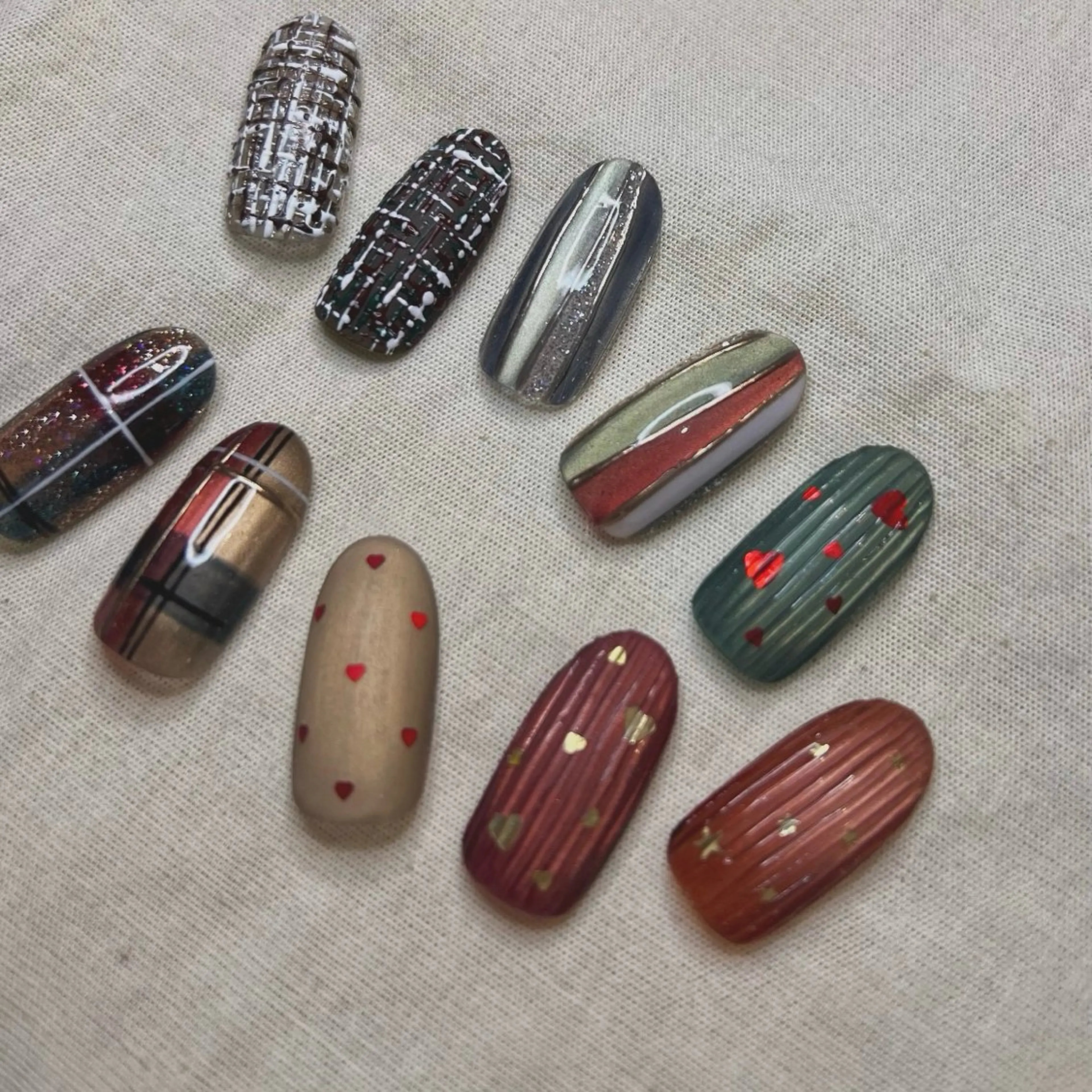 ネイル ツイードネイル 冬ネイル クリスマス ハンドネイル Aala wi Natty  nail所属・AMANO AKIHOのネイルデザイン