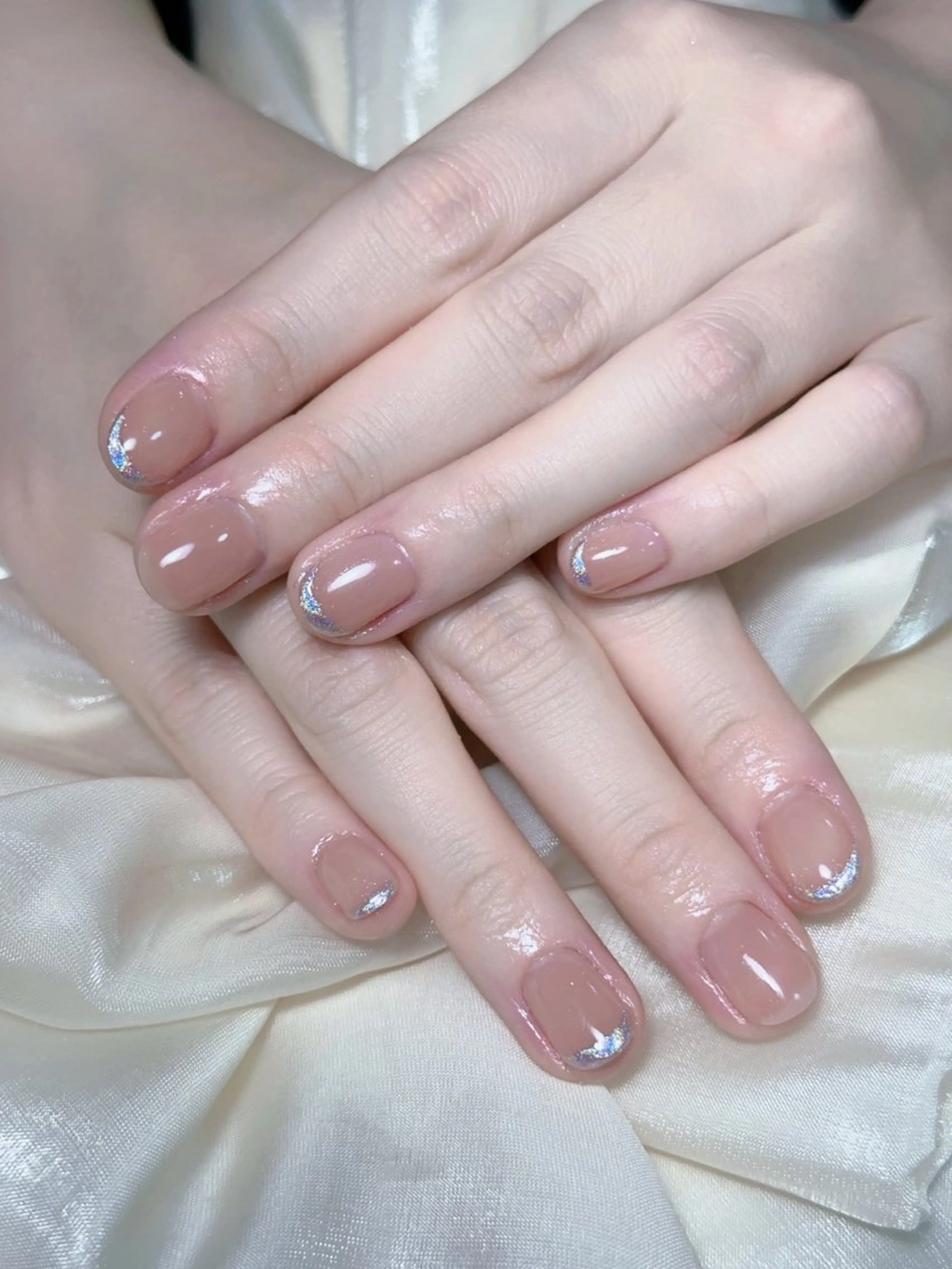 ネイル フレンチネイル ミラーネイル シルバー ウ ラナのネイルデザイン