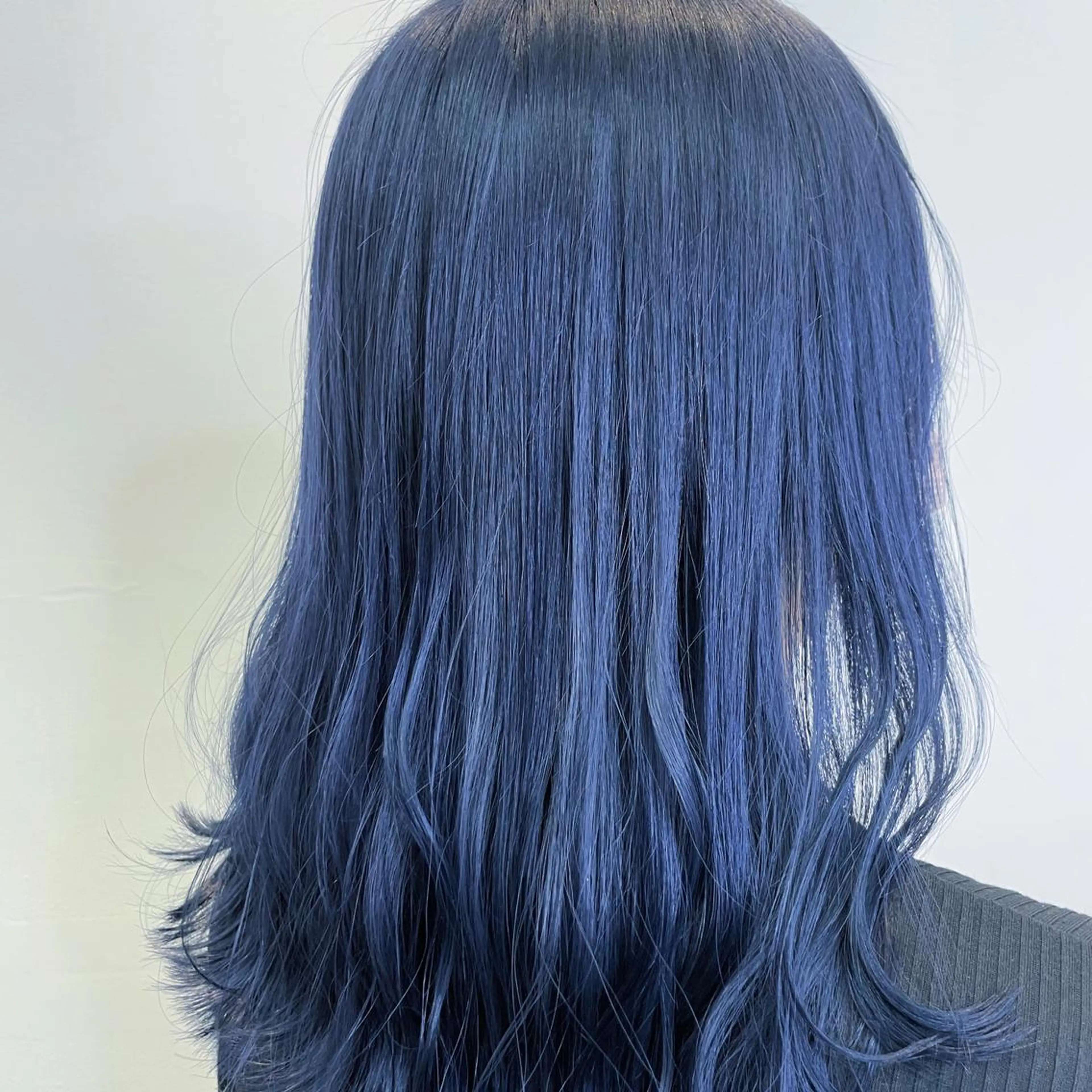 セミロング 韓国風ヘア 岩戸 新のヘアスタイル