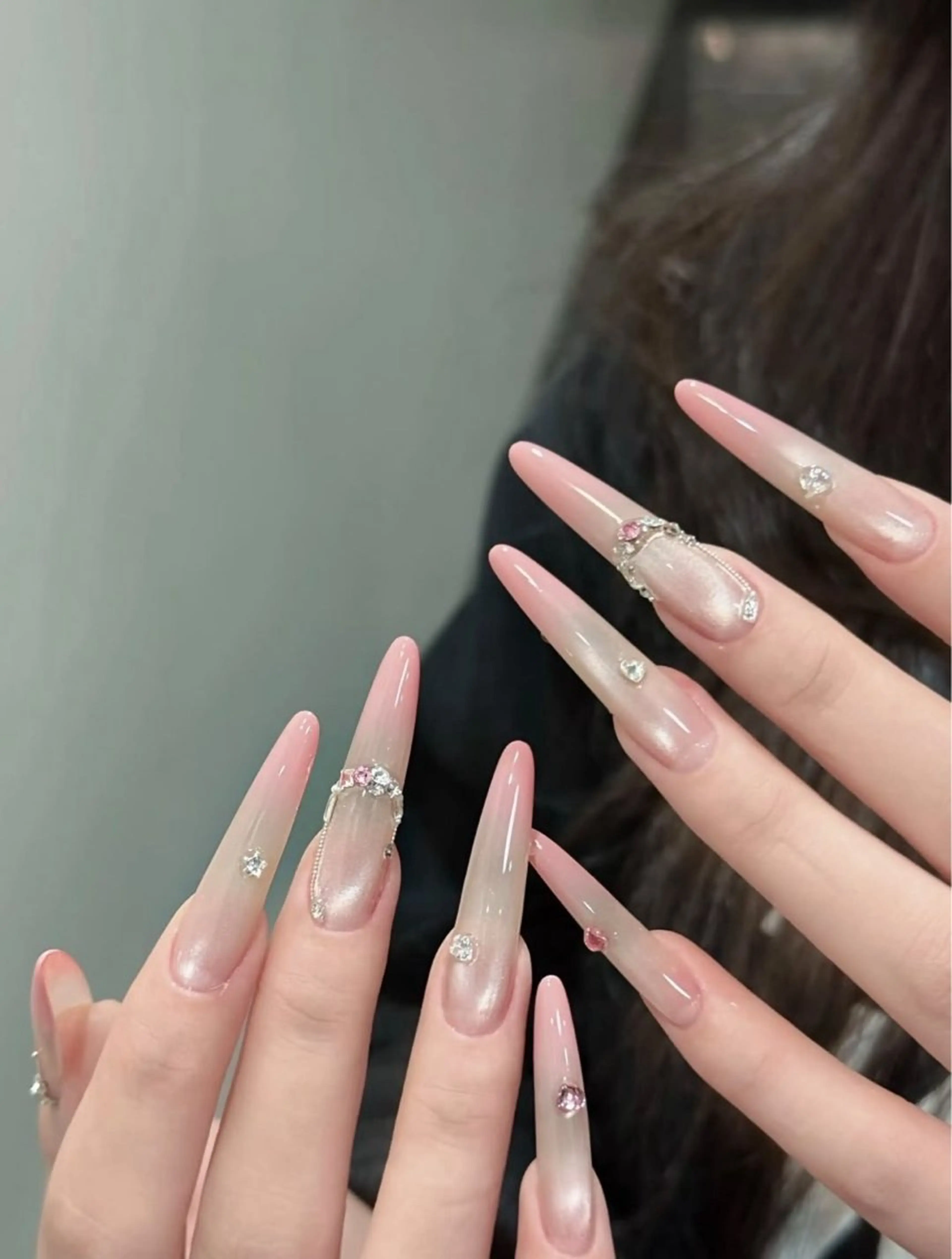 カラー グラデーションカラー ピンクカラー ハンドネイル AIN Nailのネイルデザイン